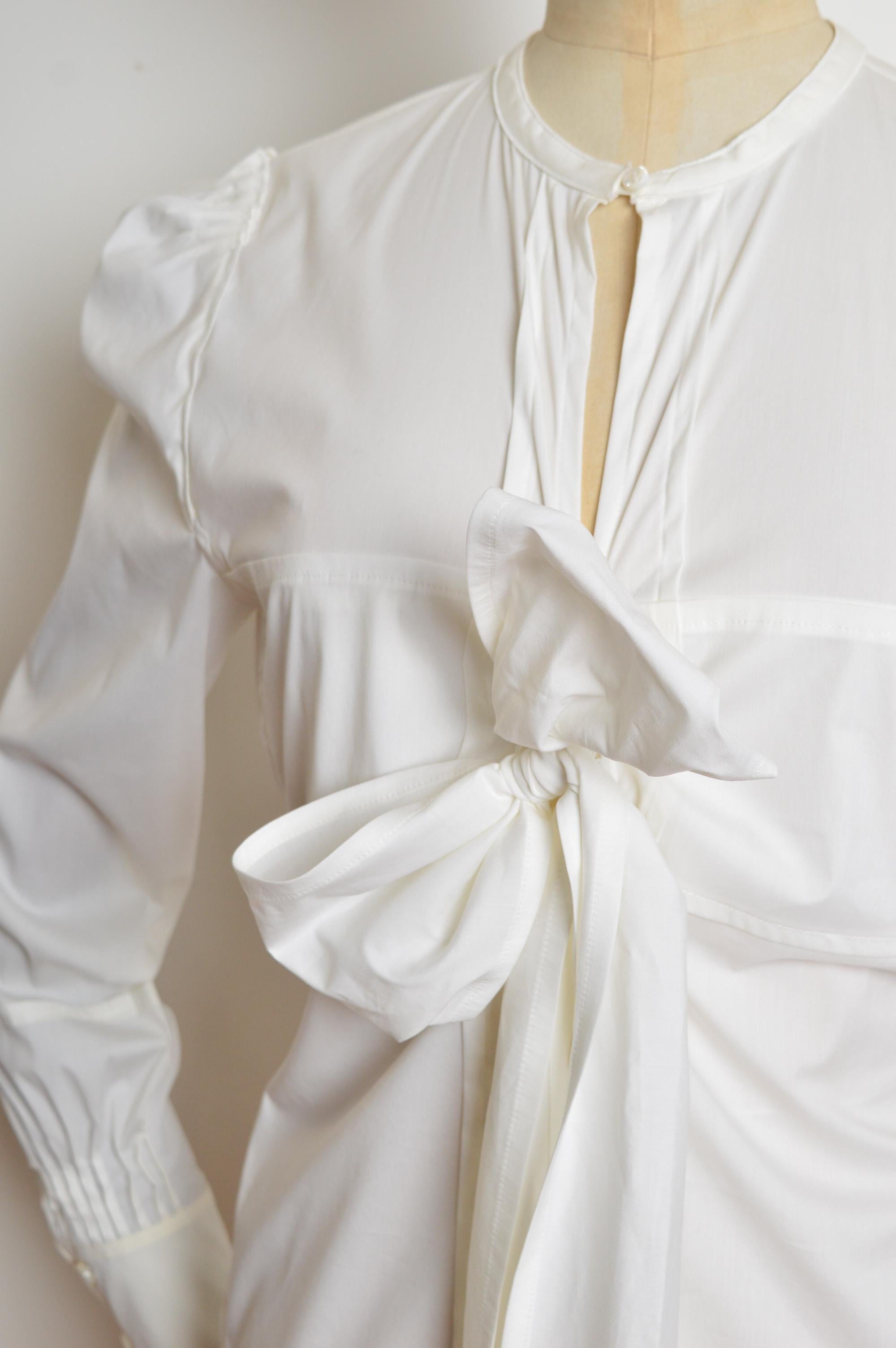 Primavera 2006 Yves Saint Laurent by Stefano Pilati Camisa de vestir blanca con pajarita Gris en venta
