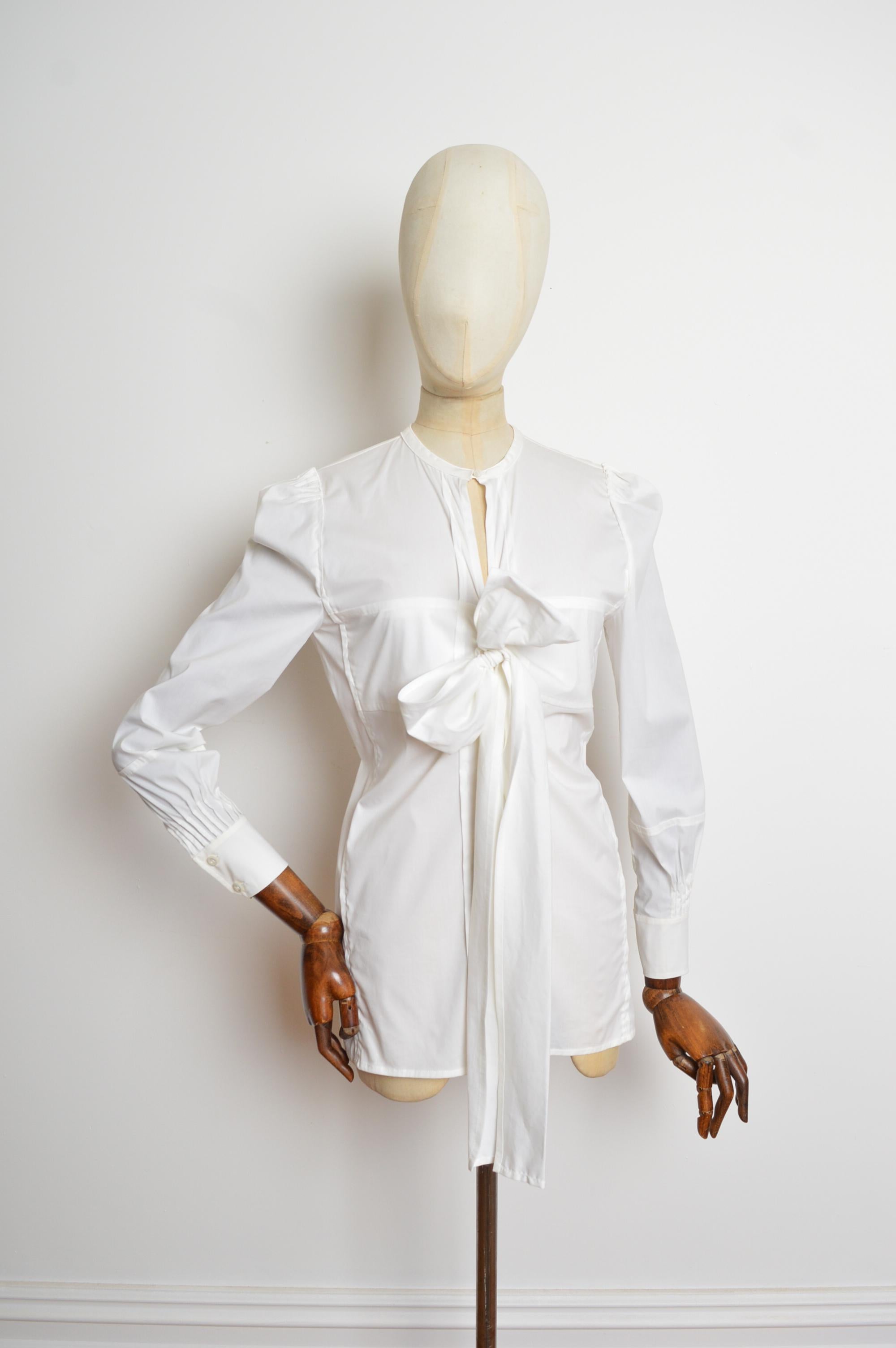 De las mujeres Primavera 2006 Yves Saint Laurent by Stefano Pilati Camisa de vestir blanca con pajarita en venta