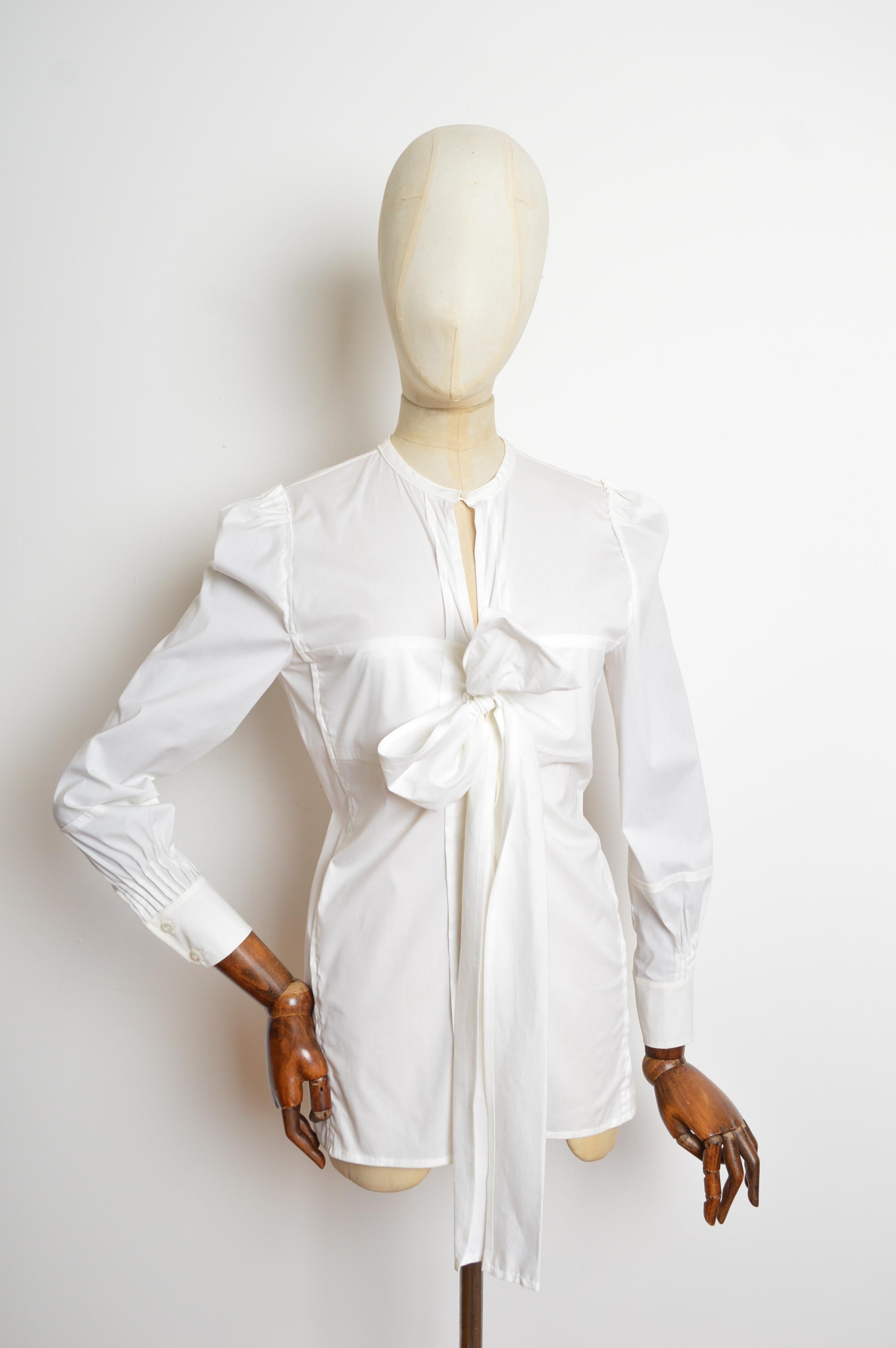 Primavera 2006 Yves Saint Laurent by Stefano Pilati Camisa de vestir blanca con pajarita en venta 1