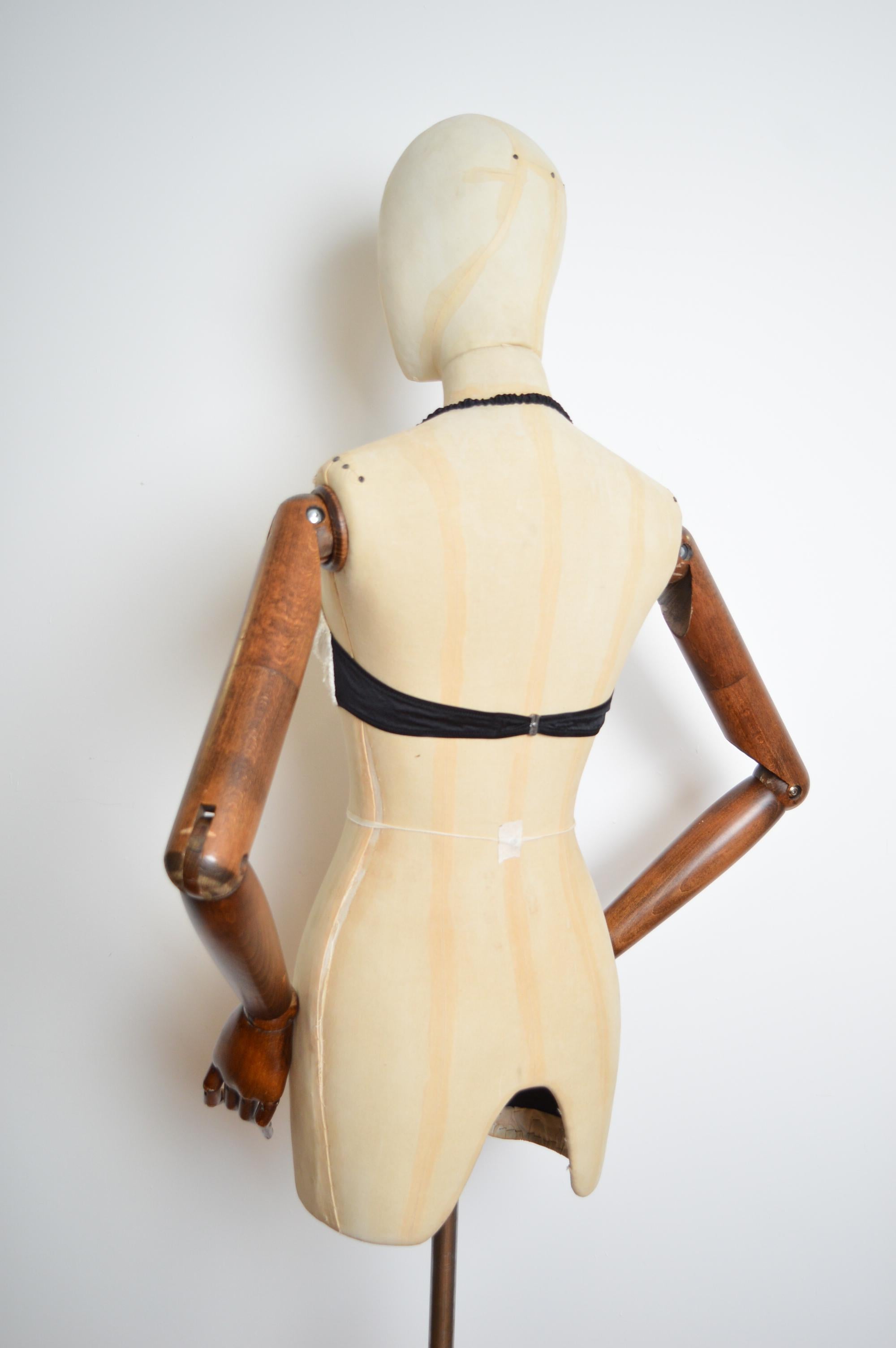 Women's Spring 2008 CHANEL by Karl Lagerfeld Ivory White & Black Tweed Bra let Crop Top For Sale