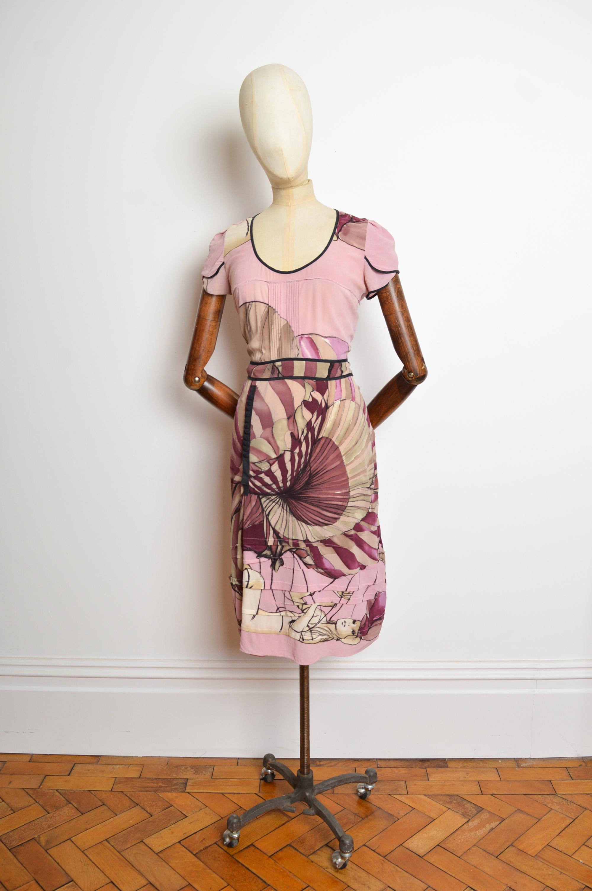 A superb delicately flowing Spring / Summer 2008 Tea dress by PRADA featuring ornately decorated print design by Artist James Jean. 
Features, short sleeves, belted detail at the waist, past the knee length hem. Concealed zip up side