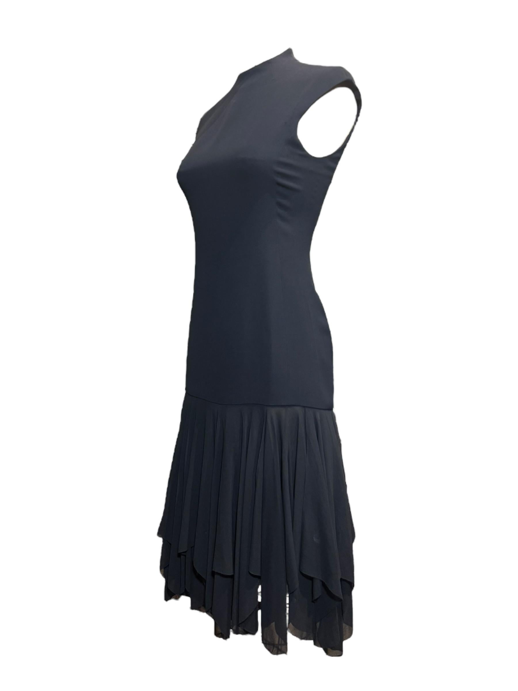 Printemps 2009 - Ralph Lauren - Robe en soie noire à volants et col rond Bon état - En vente à Kingston, NY