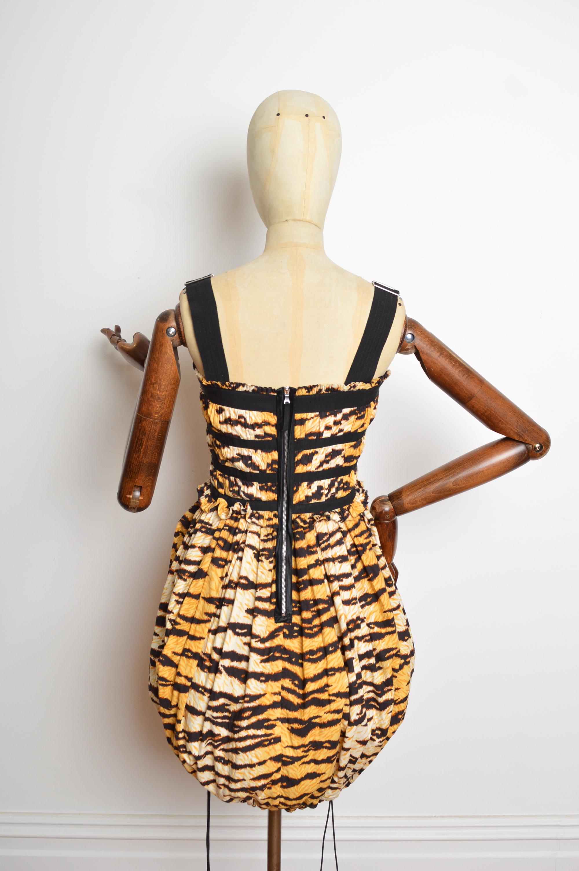 Printemps 2011 Dolce & Gabbana - Robe de cocktail froncée à imprimé tigre et animaux en vente 5