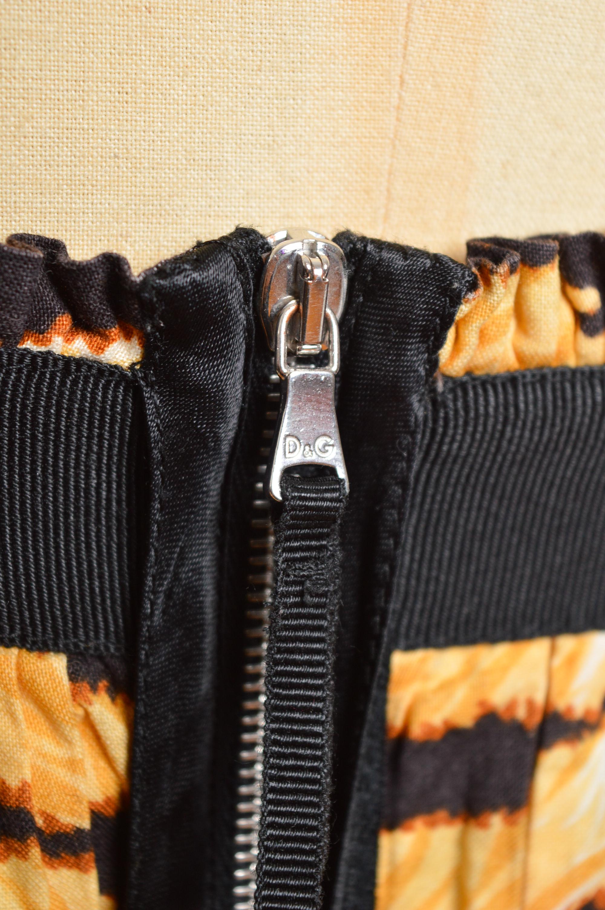 Printemps 2011 Dolce & Gabbana - Robe de cocktail froncée à imprimé tigre et animaux en vente 6