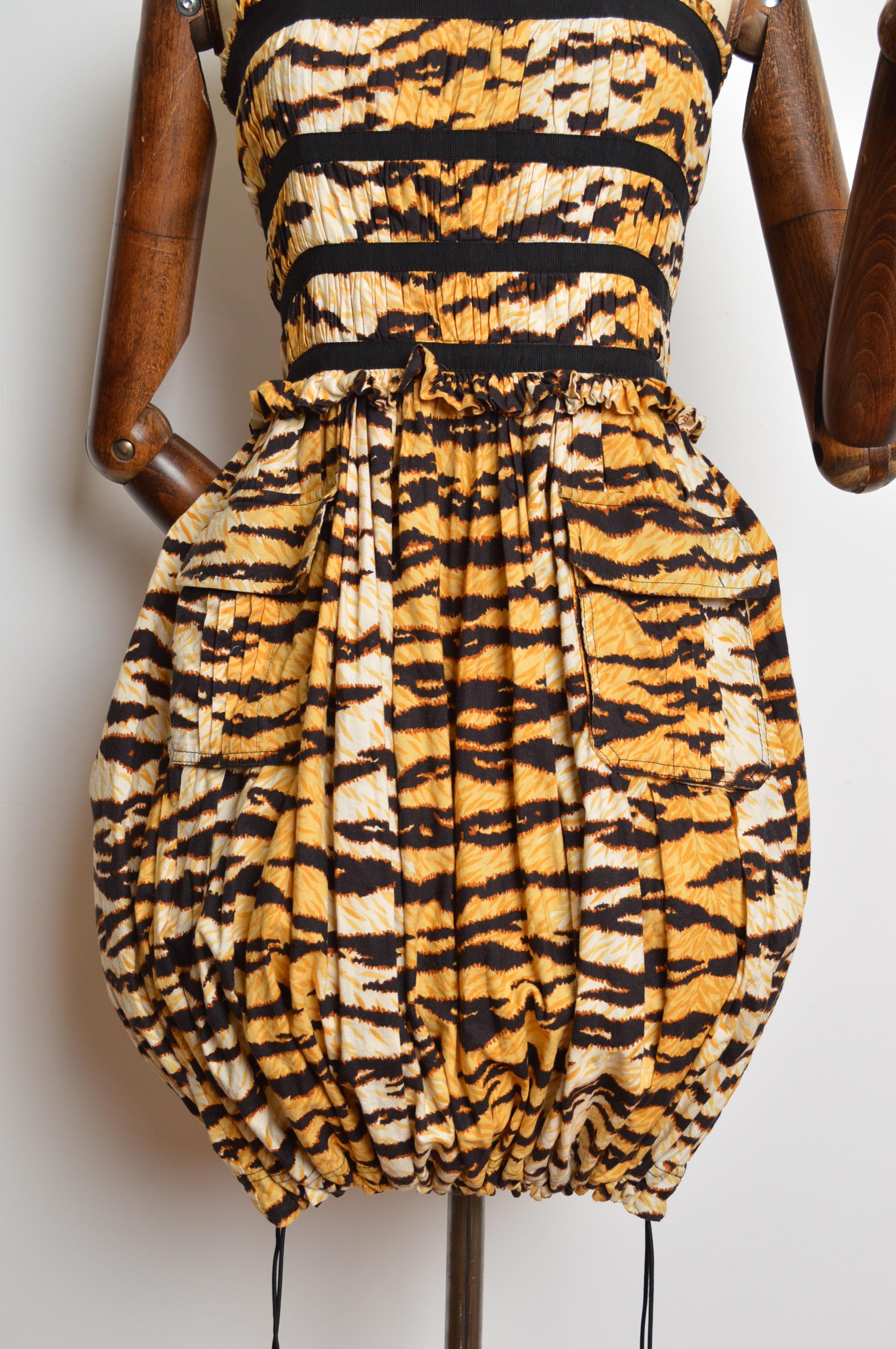 Printemps 2011 Dolce & Gabbana - Robe de cocktail froncée à imprimé tigre et animaux Pour femmes en vente