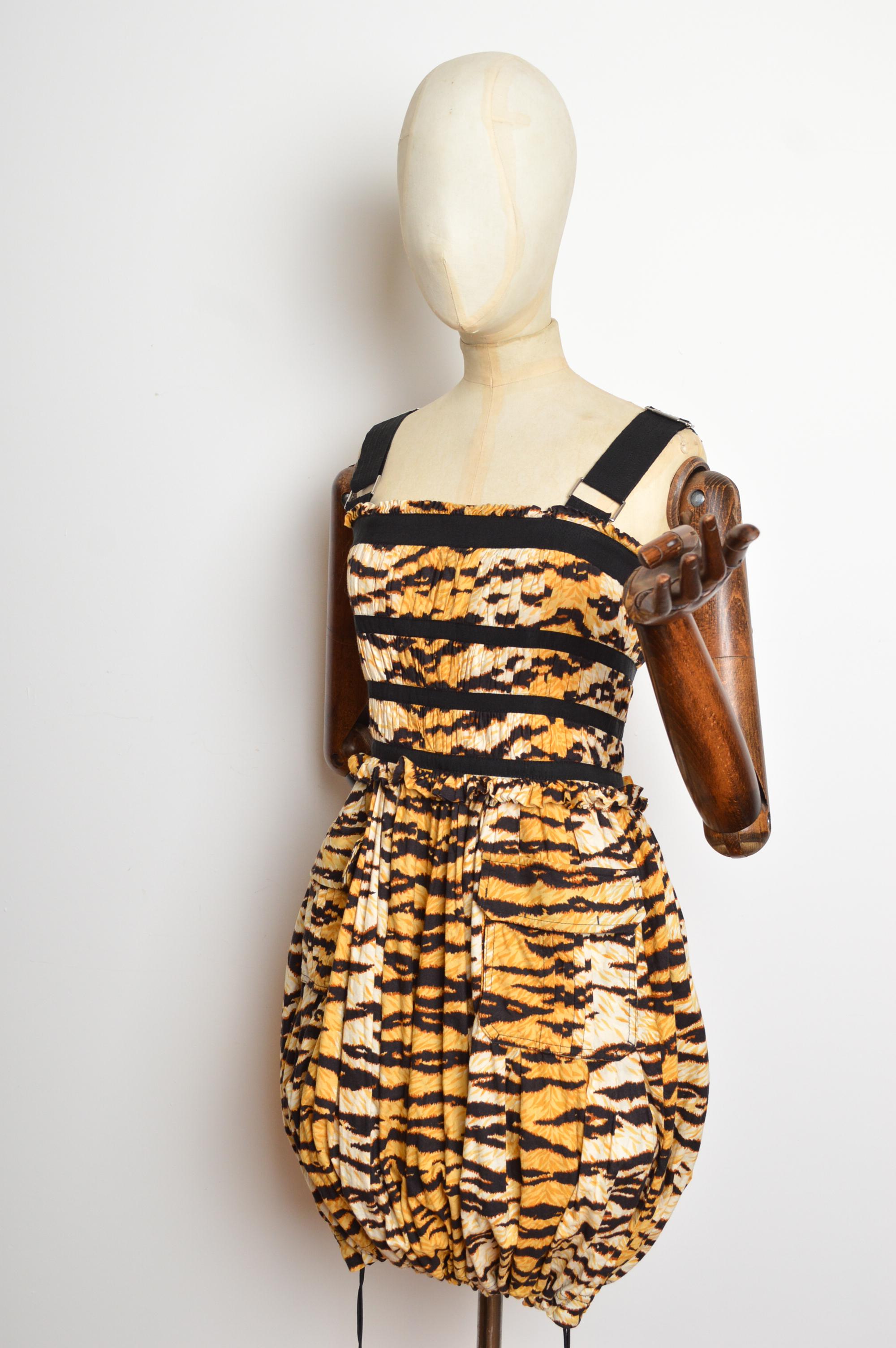 Printemps 2011 Dolce & Gabbana - Robe de cocktail froncée à imprimé tigre et animaux en vente 3