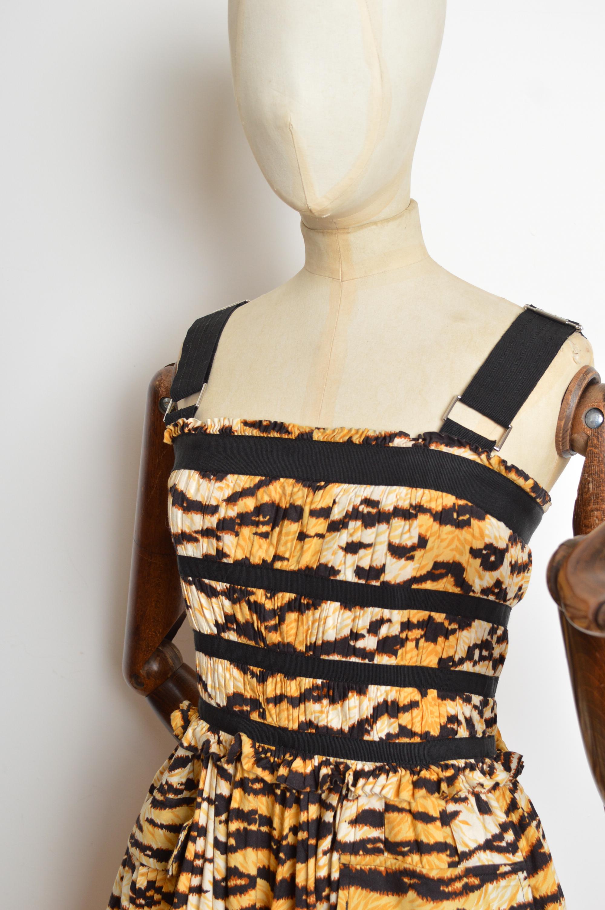 Printemps 2011 Dolce & Gabbana - Robe de cocktail froncée à imprimé tigre et animaux en vente 4