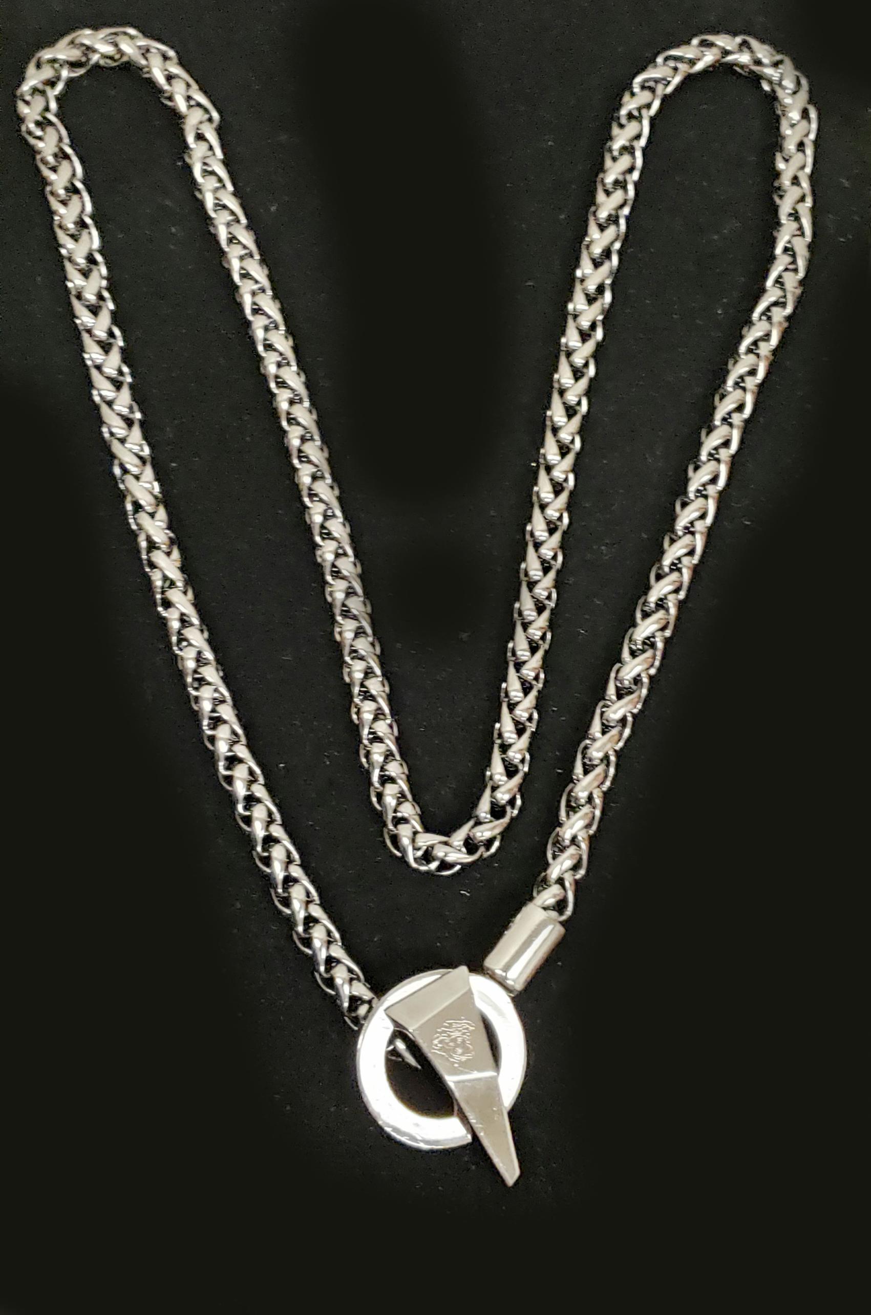 Spring 2011 L# 16 NEW VERSACE SILVER TONE METAL CHAIN For Sale 2
