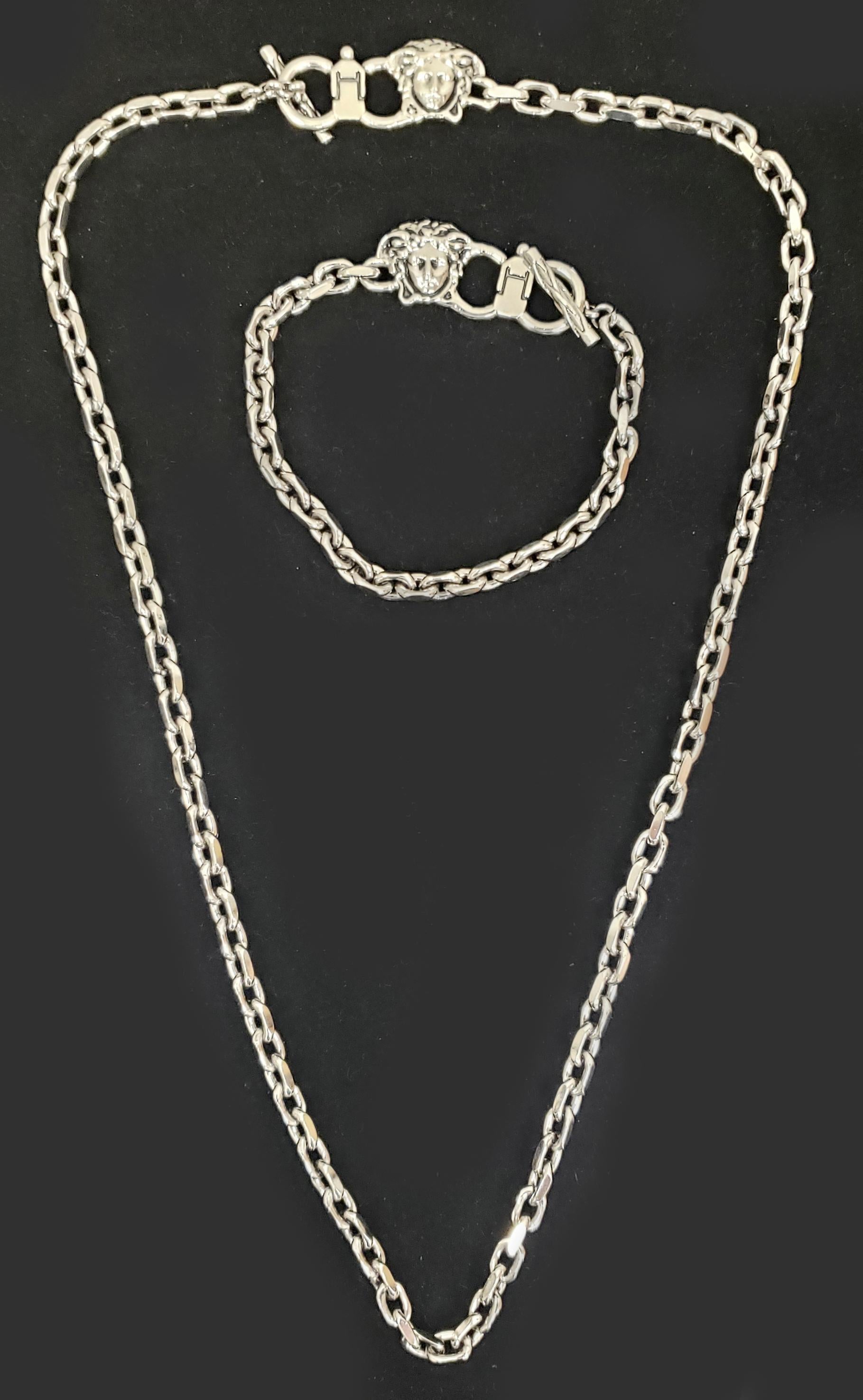  VERSACE
Actual PR-Sample Spring 2011 

     Silver tone Medusa Necklace and Bracelet

Made in Italy



Necklace length 23 1/2