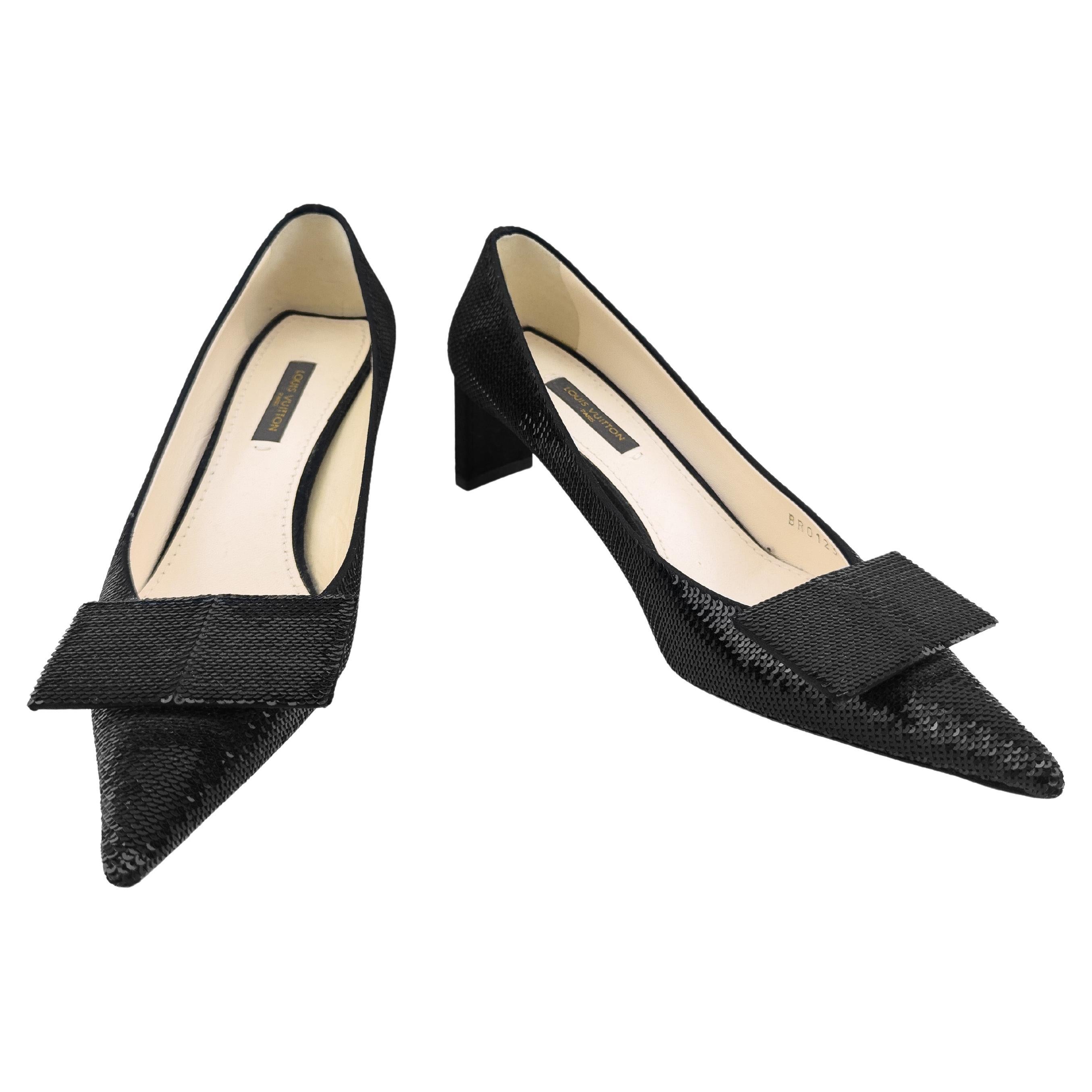Primavera 2013 RTW Louis Vuitton By Marc Jacobs Pumps nere con fiocchi e paillettes