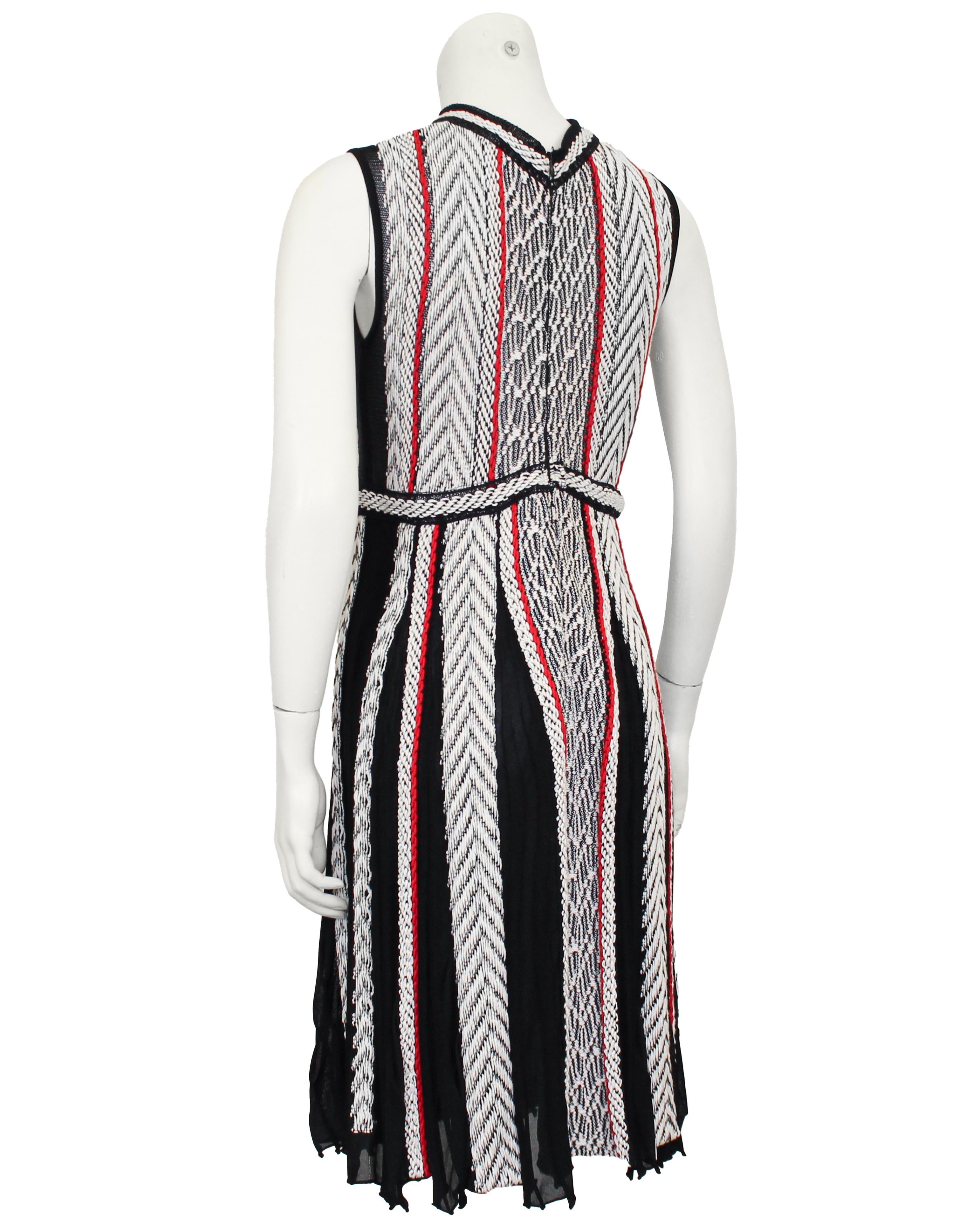Frühling 2017 Oscar De La Renta Schwarzes, weißes und rotes Strickkleid & Jacke Ensemble Damen im Angebot