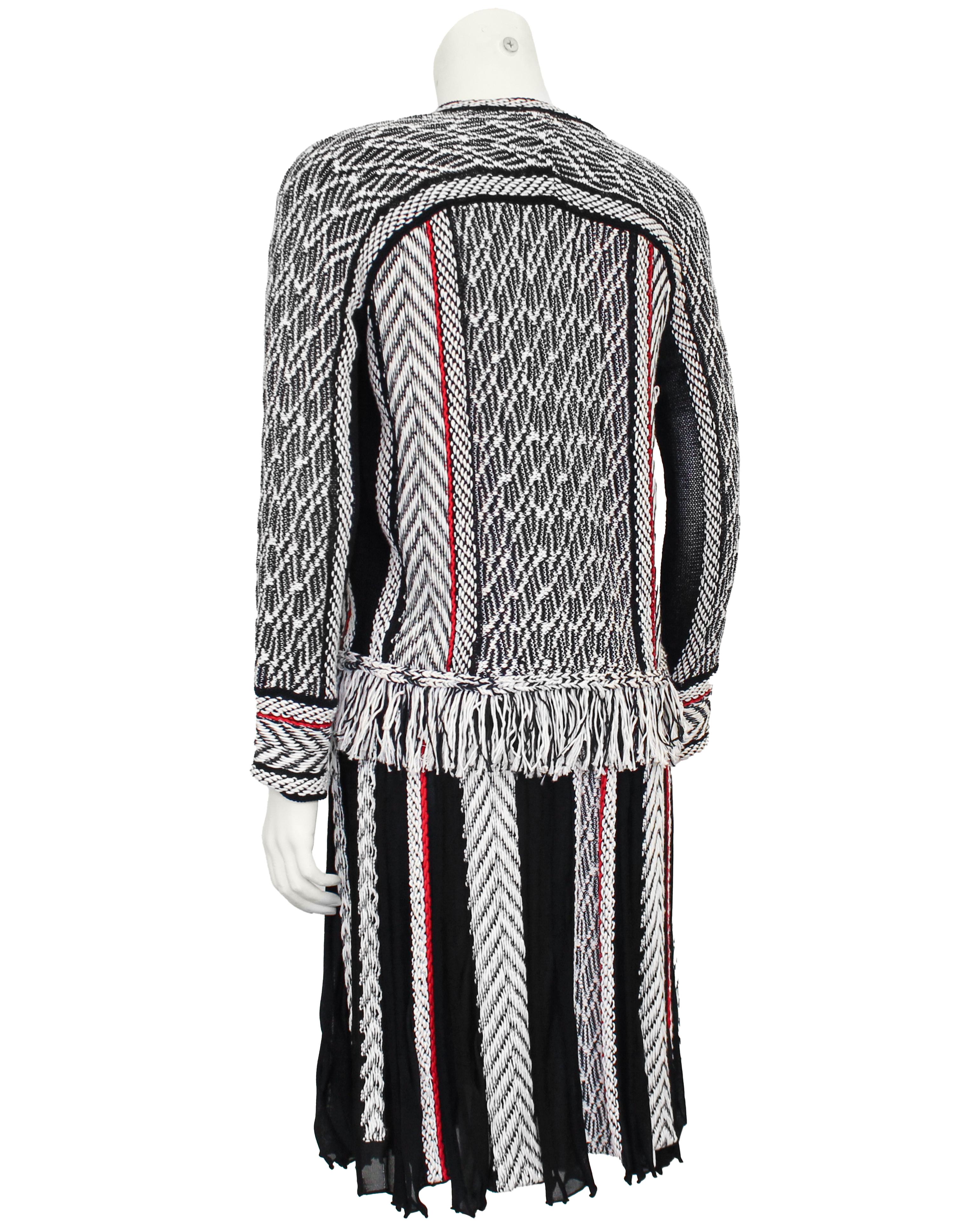 Frühling 2017 Oscar De La Renta Schwarzes, weißes und rotes Strickkleid & Jacke Ensemble im Angebot 1