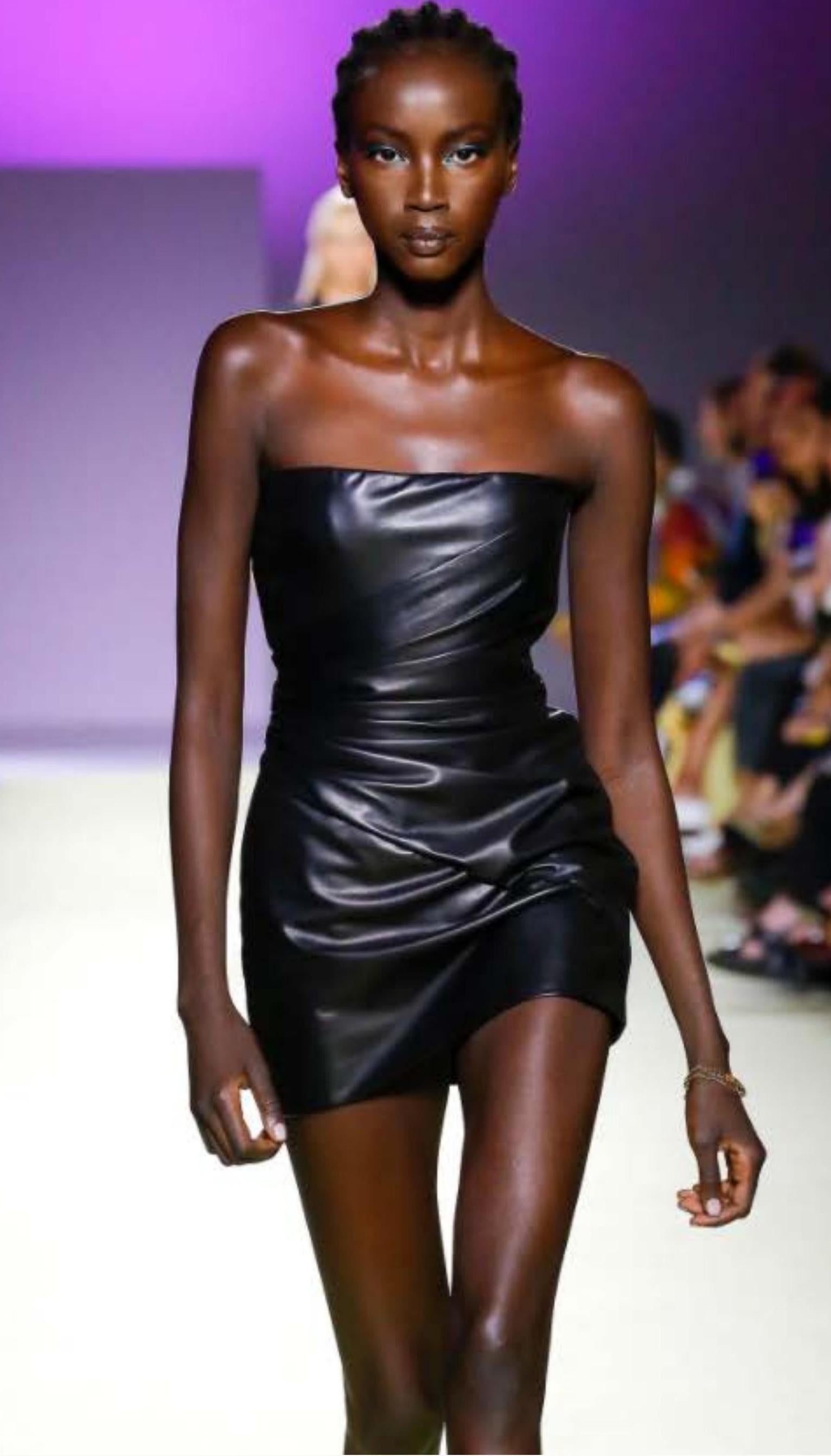  VERSACE 

Spring 2019 Look #9


In classic Versace fashion, Donatella had her models parade down the Spring '19 runway in super glamourous clothing. 
A hit at the show, this ruched LBD (little bustier dress) has been made in Italy from supple black