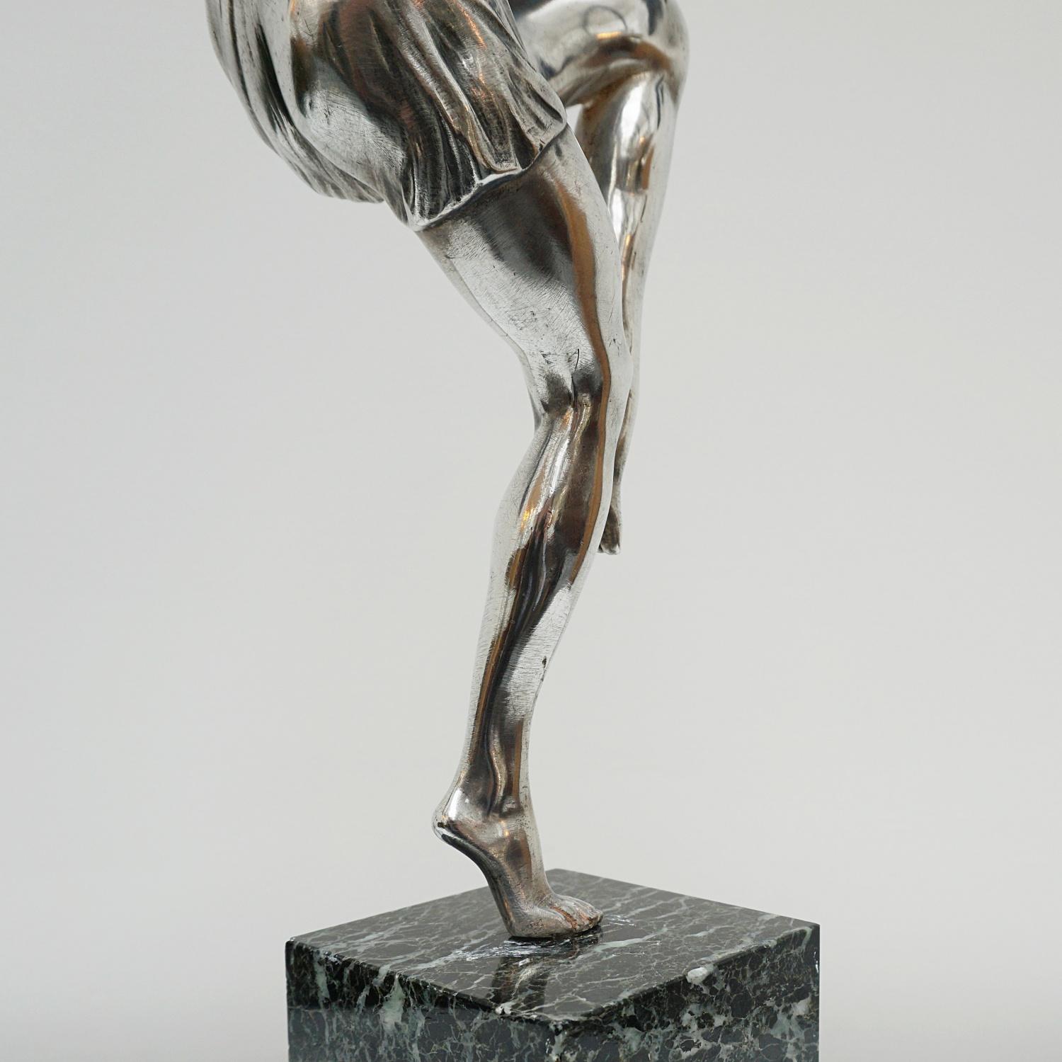 „Spring Dancer“, eine Art-Déco-Bronzefigur von Pierre Le Faguays, Französisch 1925 im Angebot 3