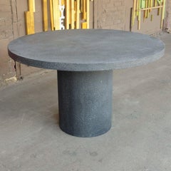 Table de salle à manger Spring en résine, agrégat de pierre et fibre de verre par Zachary A. Design