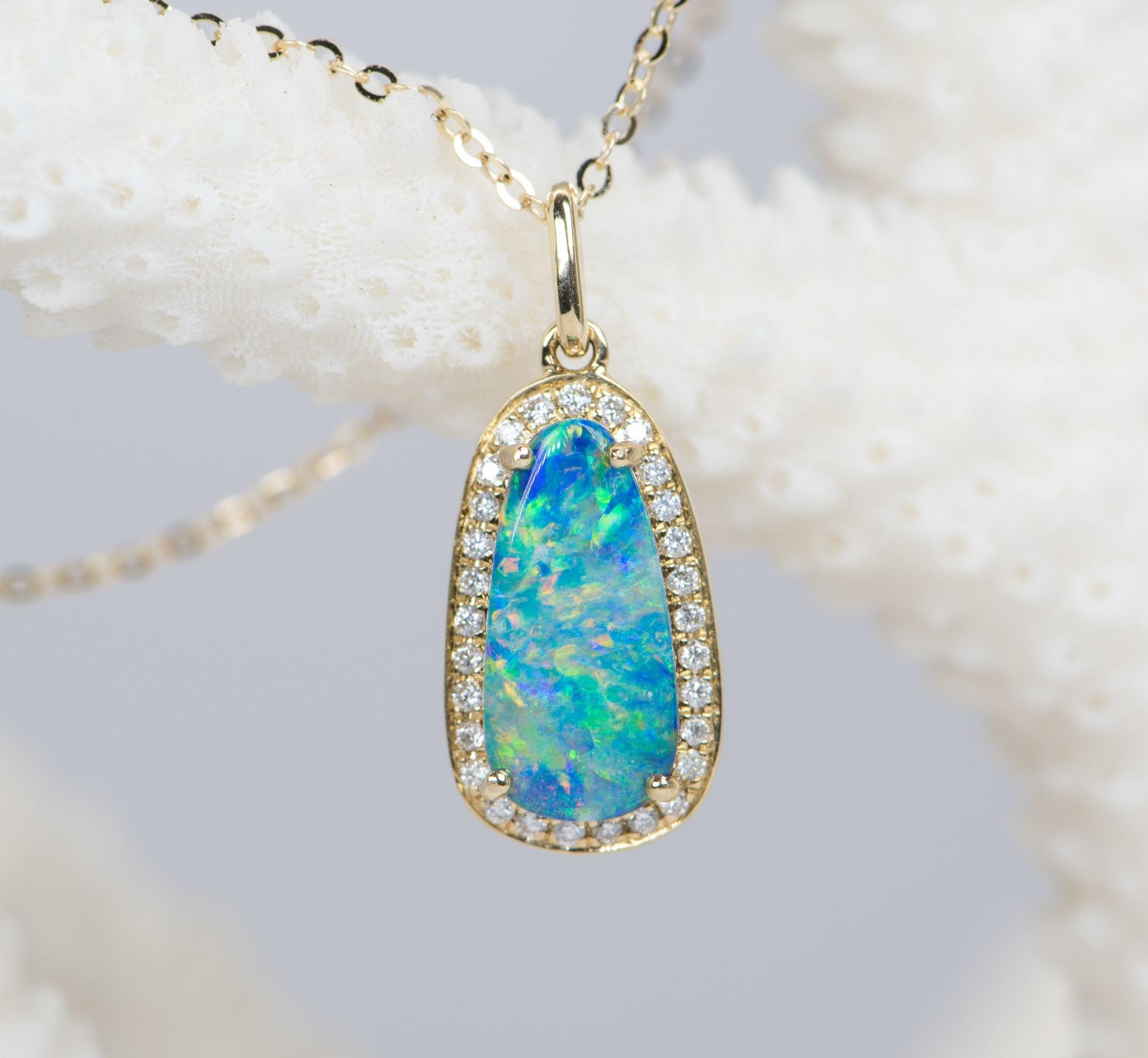 ♥ Spring Fire Australian Black Opal Doublet Diamond Halo 14K Yellow Gold Pendant
♥ Solid 14k yellow gold pendant set with a beautiful freeform-shaped Australian black opal doublet
♥ Gorgeous flash of fire!
♥ The item measures 15.1 mm in length, 8.9