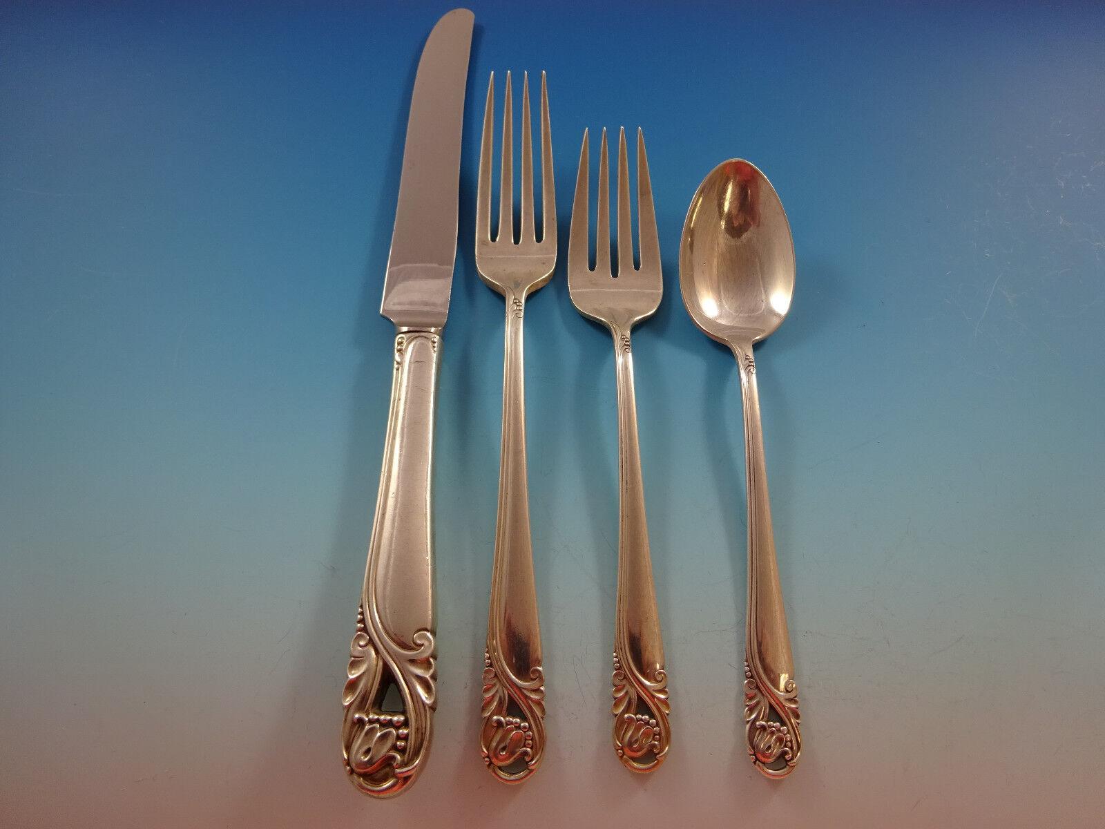 Bellissimo set di posate in argento sterling SPRING GLORY BY INTERNATIONAL - 30 pezzi. Ottimo set iniziale! Questo set comprende:


6 COLTELLI, 9 1/4