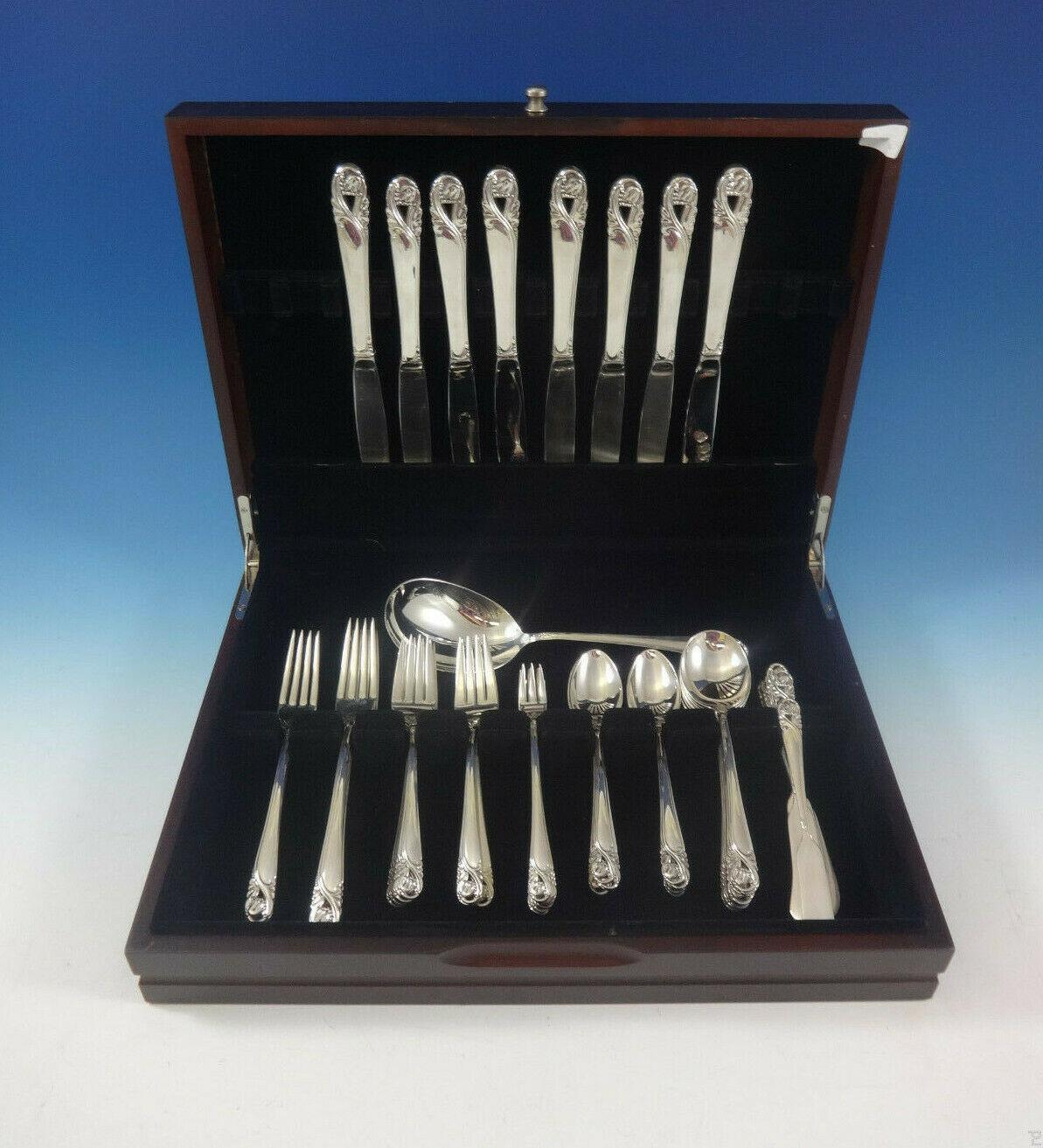Magnifique service de couverts en argent sterling Spring Glory by International - 57 pièces. Cet ensemble comprend :

8 couteaux, 9 1/4