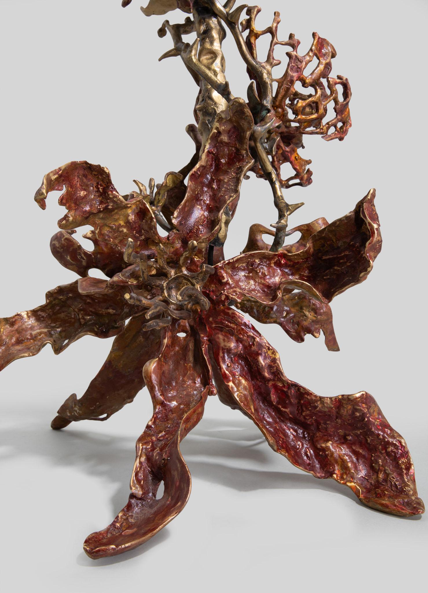 Laiton Lampe de table Spring in Kashmir en laiton, Viya by Vikram Goyal en vente