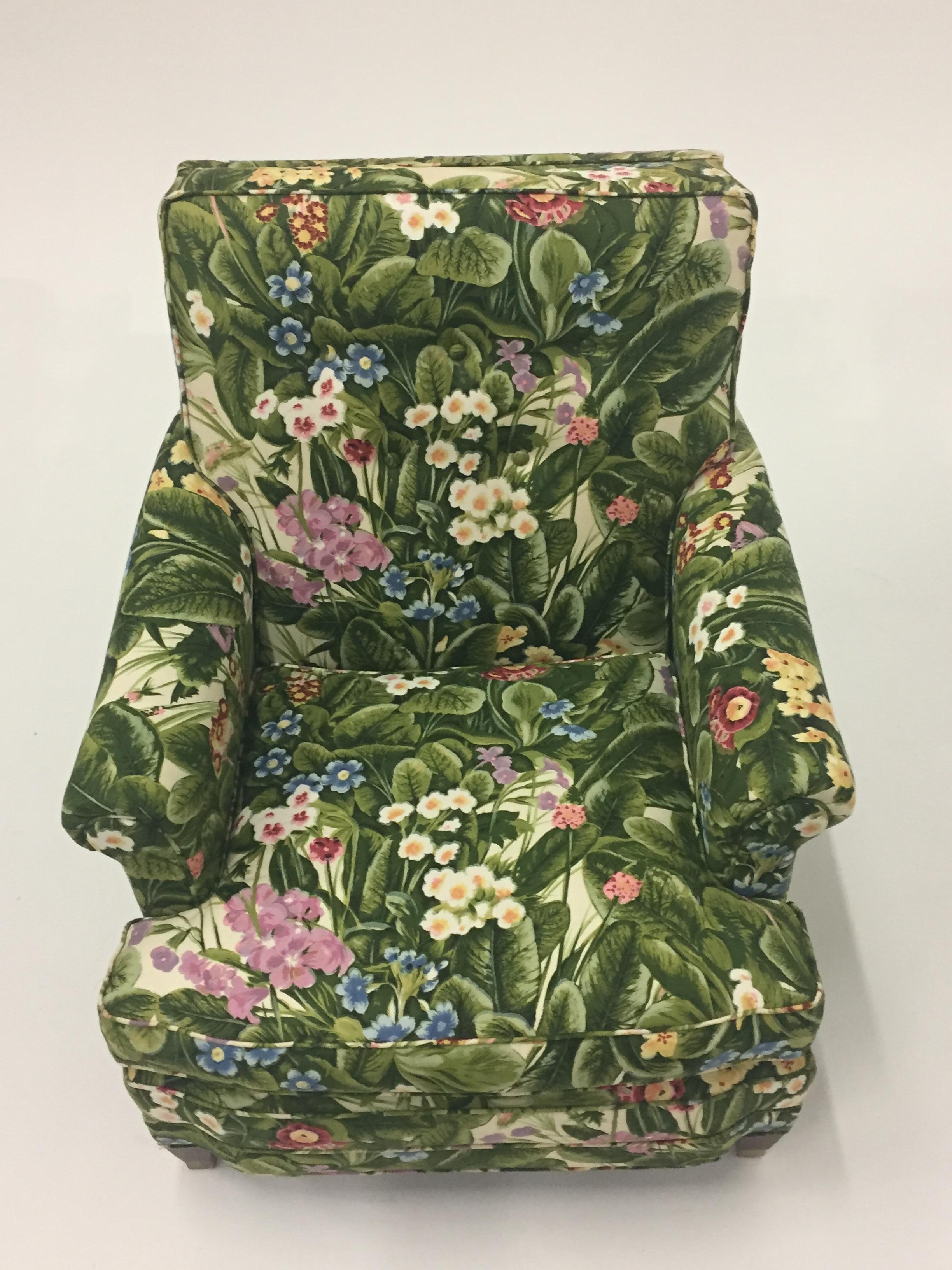Spring is in the Air Upholstered Club Chair and Ottoman Set In Excellent Condition In Hopewell, NJ