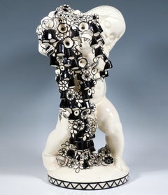 „Frühling“, Putto mit Blumen, von Michael Powolny, Wiener Keramik, 1910-1912