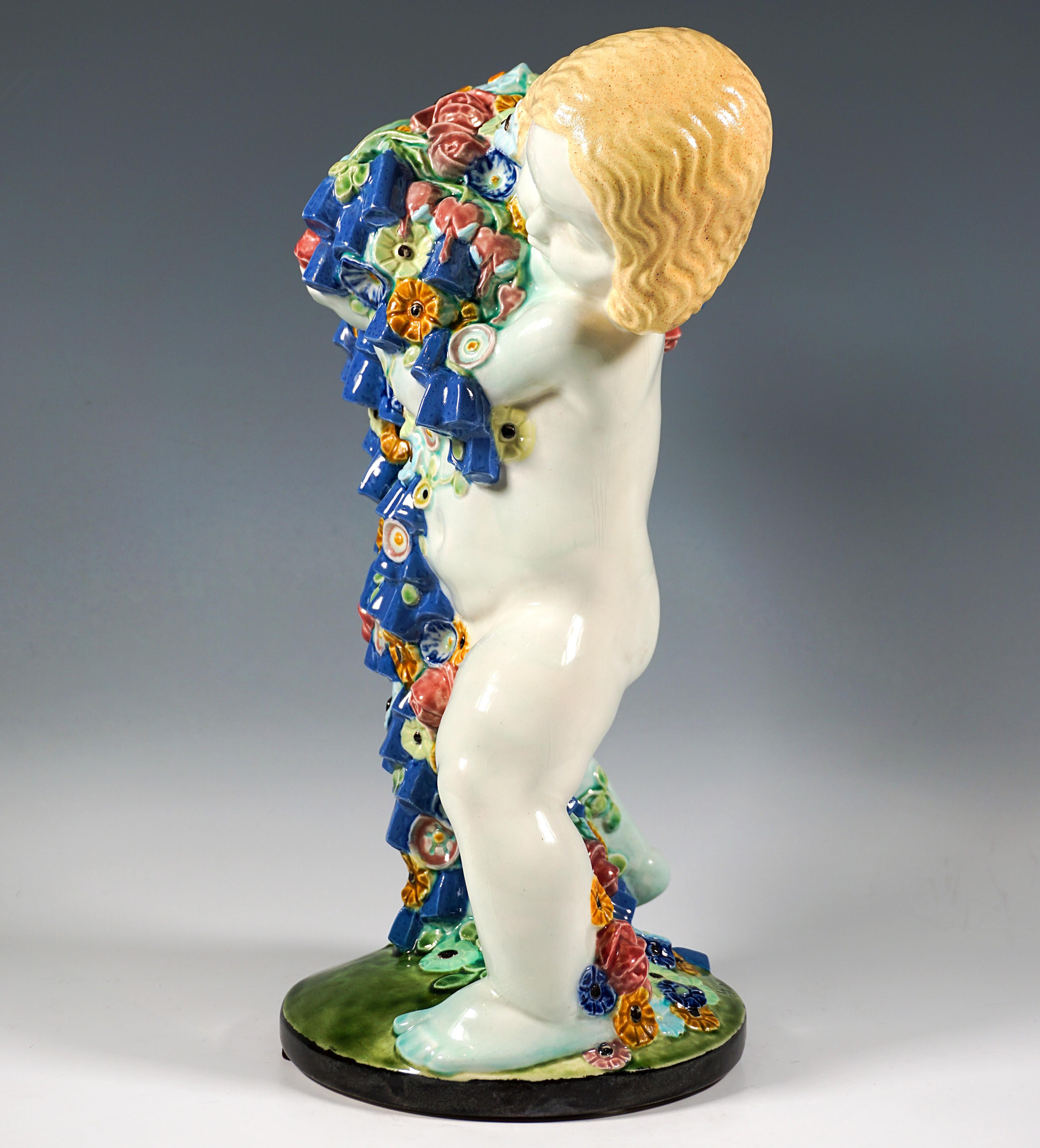 Austriaco 'Primavera', putto con fiori, di Michael Powolny, Ceramica di Vienna, 1910-1912 in vendita