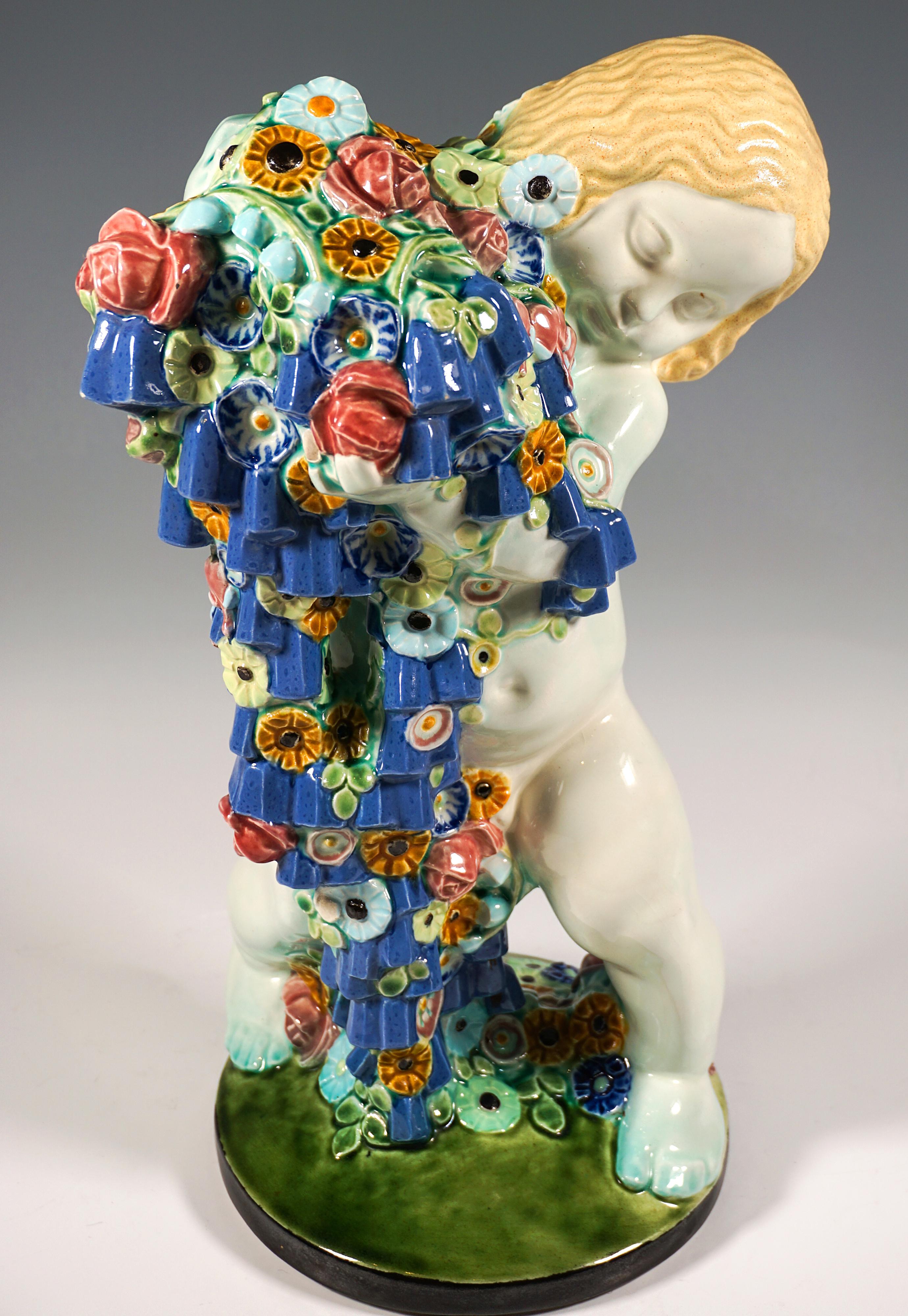 Dipinto 'Primavera', putto con fiori, di Michael Powolny, Ceramica di Vienna, 1910-1912 in vendita