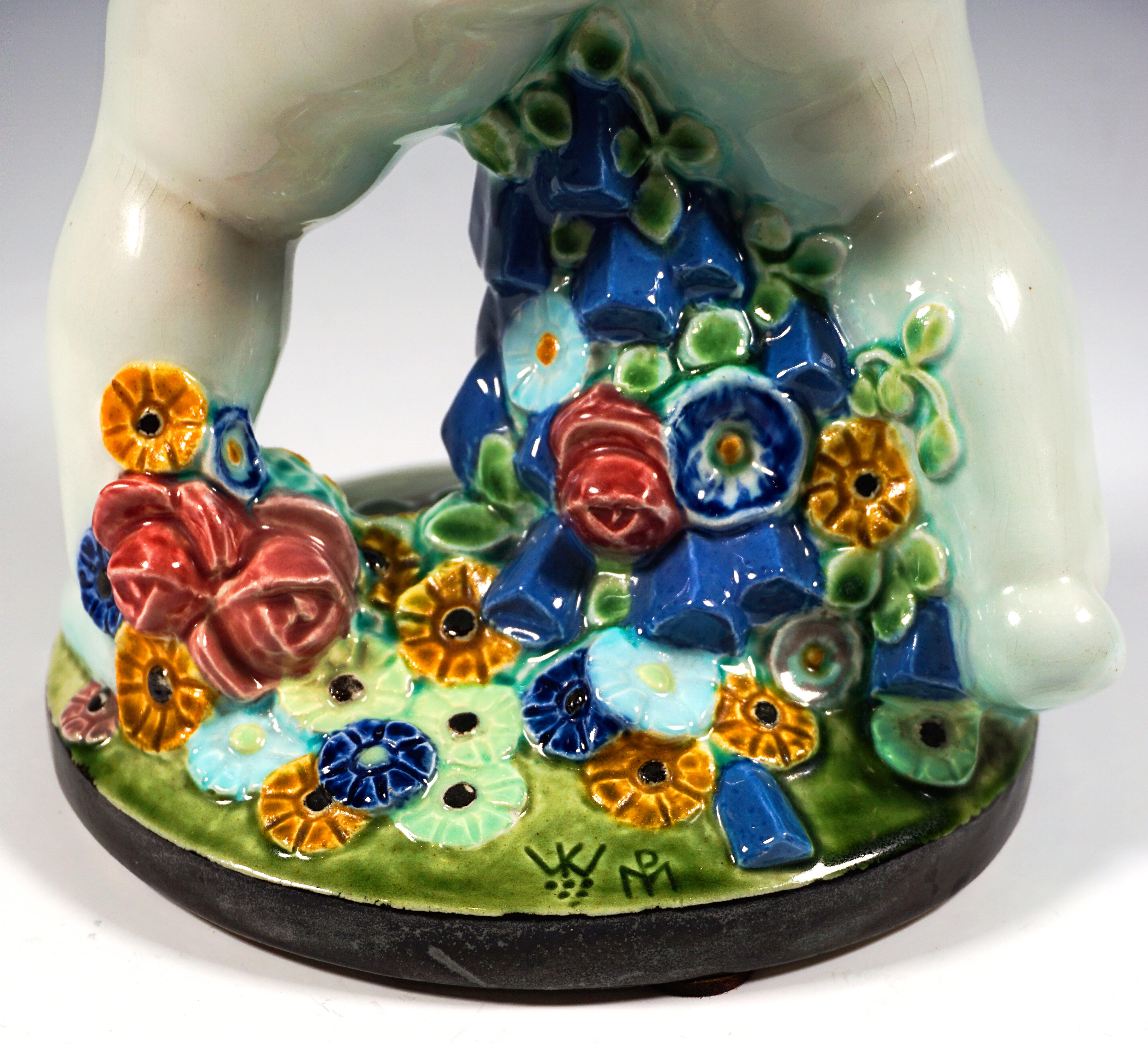 Inizio XX secolo 'Primavera', putto con fiori, di Michael Powolny, Ceramica di Vienna, 1910-1912 in vendita