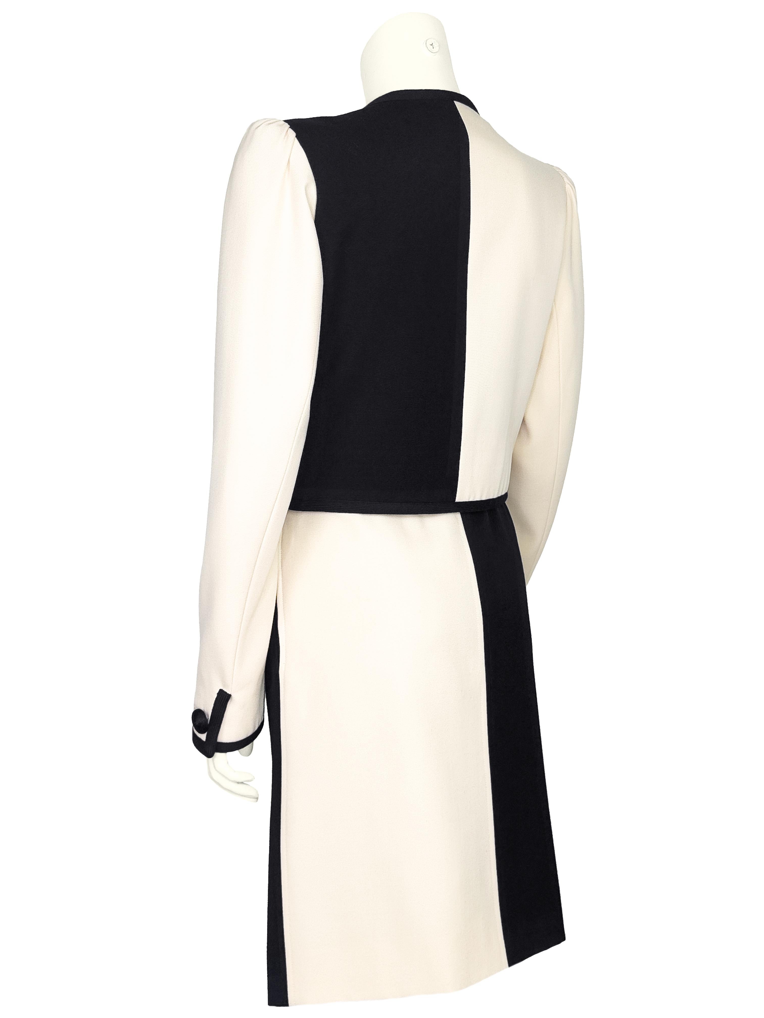 Primavera/Verano 1980 Yves Saint Laurent/YSL Traje de chaqueta y falda negro y crema Negro en venta