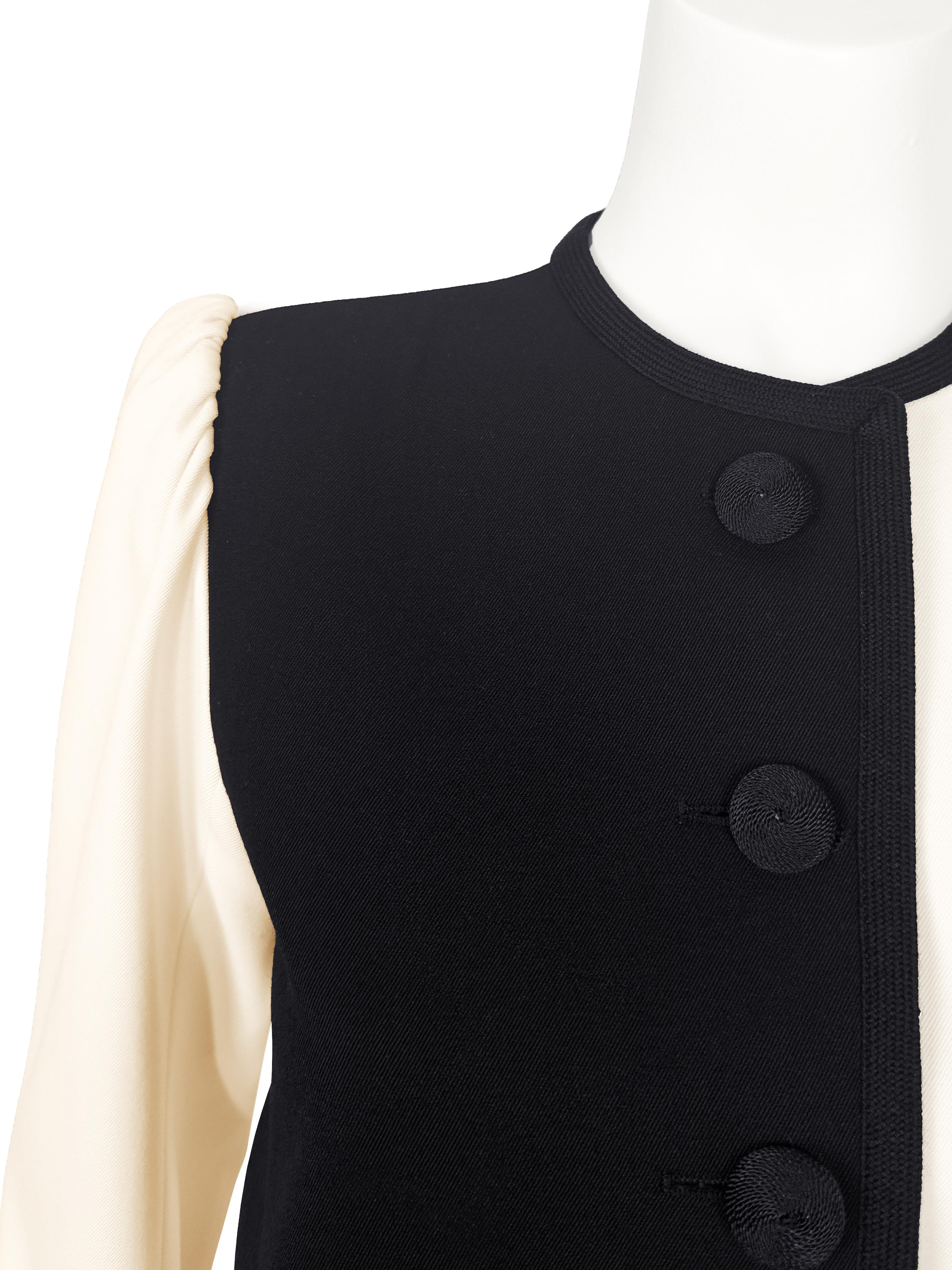 Primavera/Verano 1980 Yves Saint Laurent/YSL Traje de chaqueta y falda negro y crema en Bueno estado para la venta en Toronto, Ontario