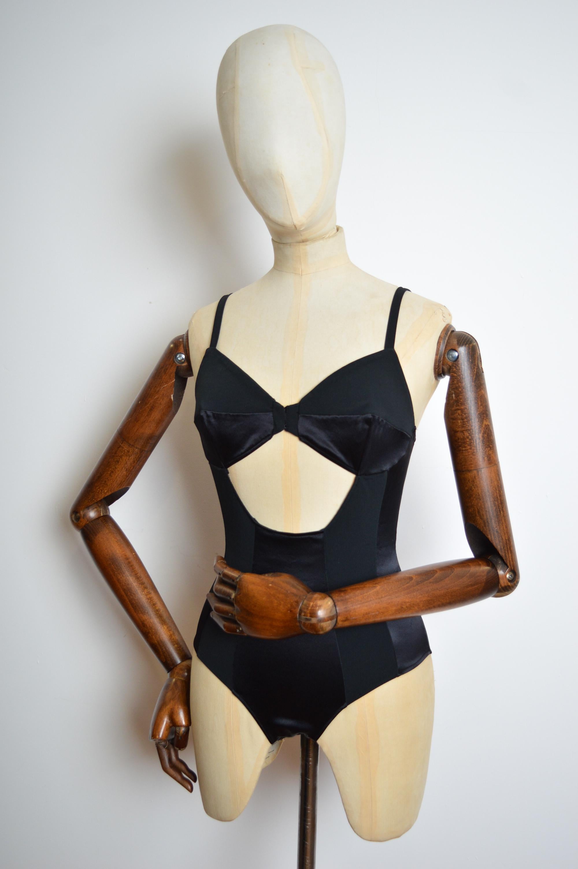 Beige Primavera / Estate 1993 Dolce & Gabbana Corsetto in raso nero - Body suit in vendita