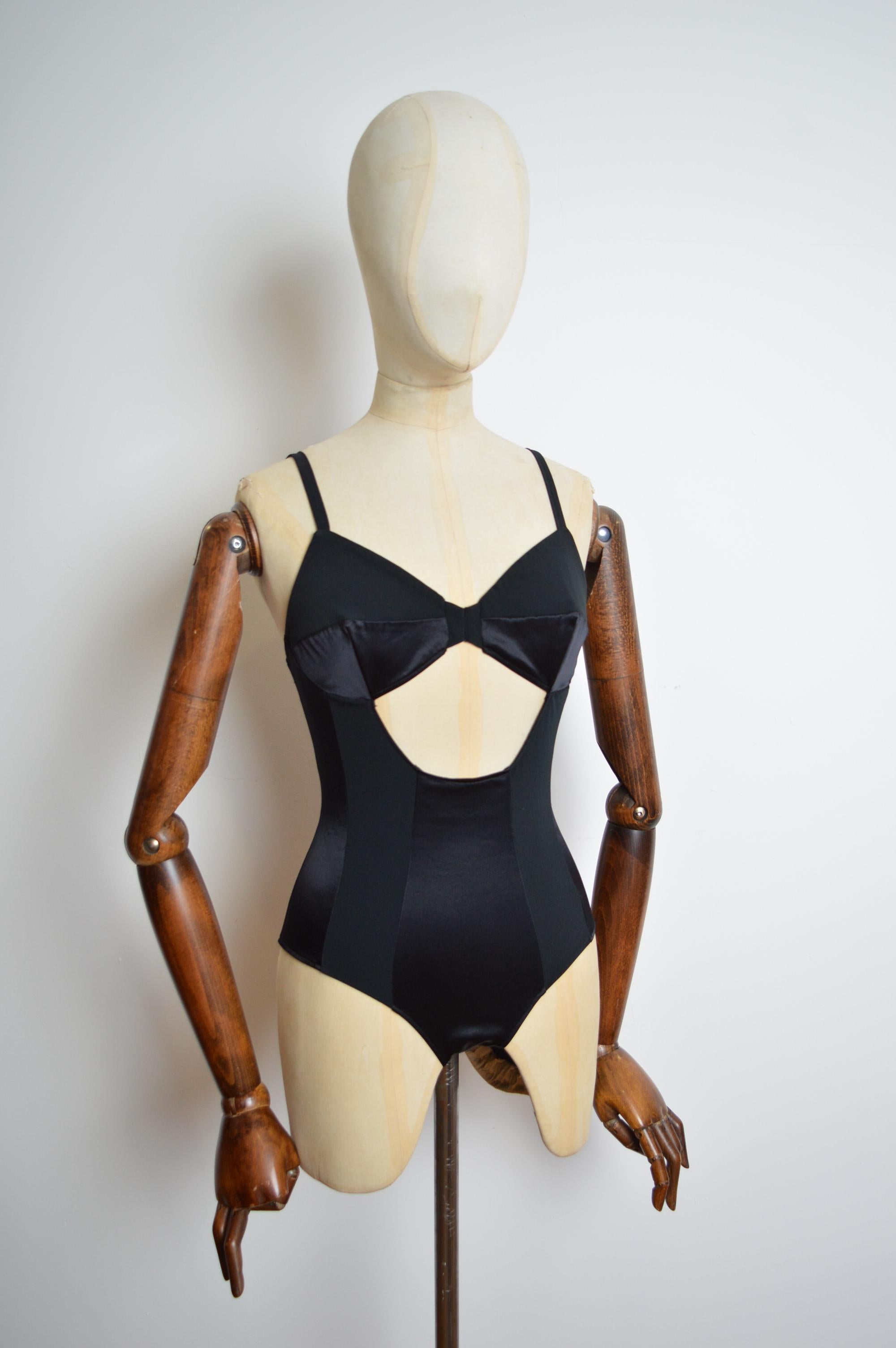 Primavera / Estate 1993 Dolce & Gabbana Corsetto in raso nero - Body suit in vendita 1