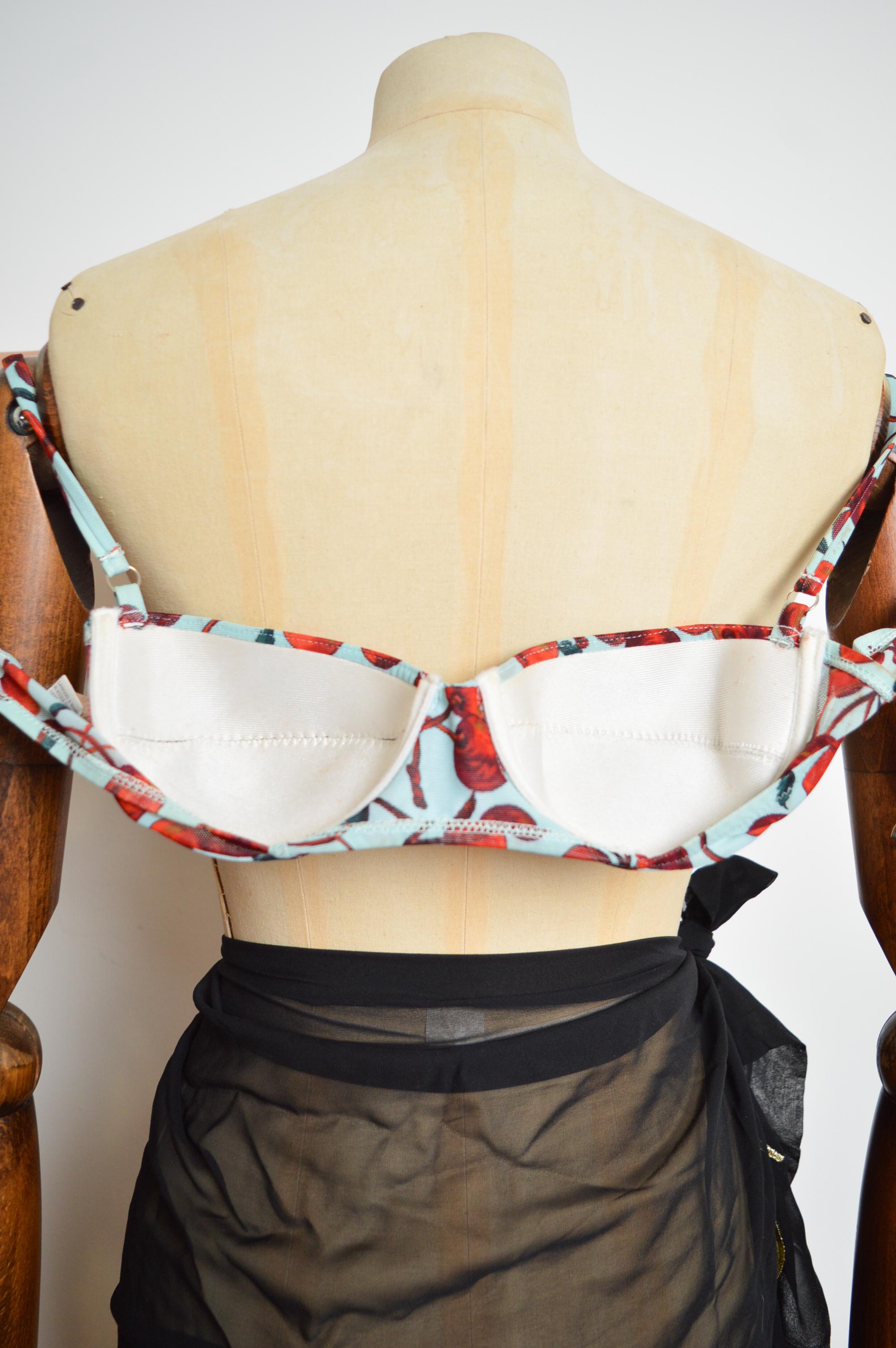 Primavera / Estate 1996 DOLCE & GABBANA Reggiseno Bikini con Stampa Ciliegia - Crop Top in vendita 5