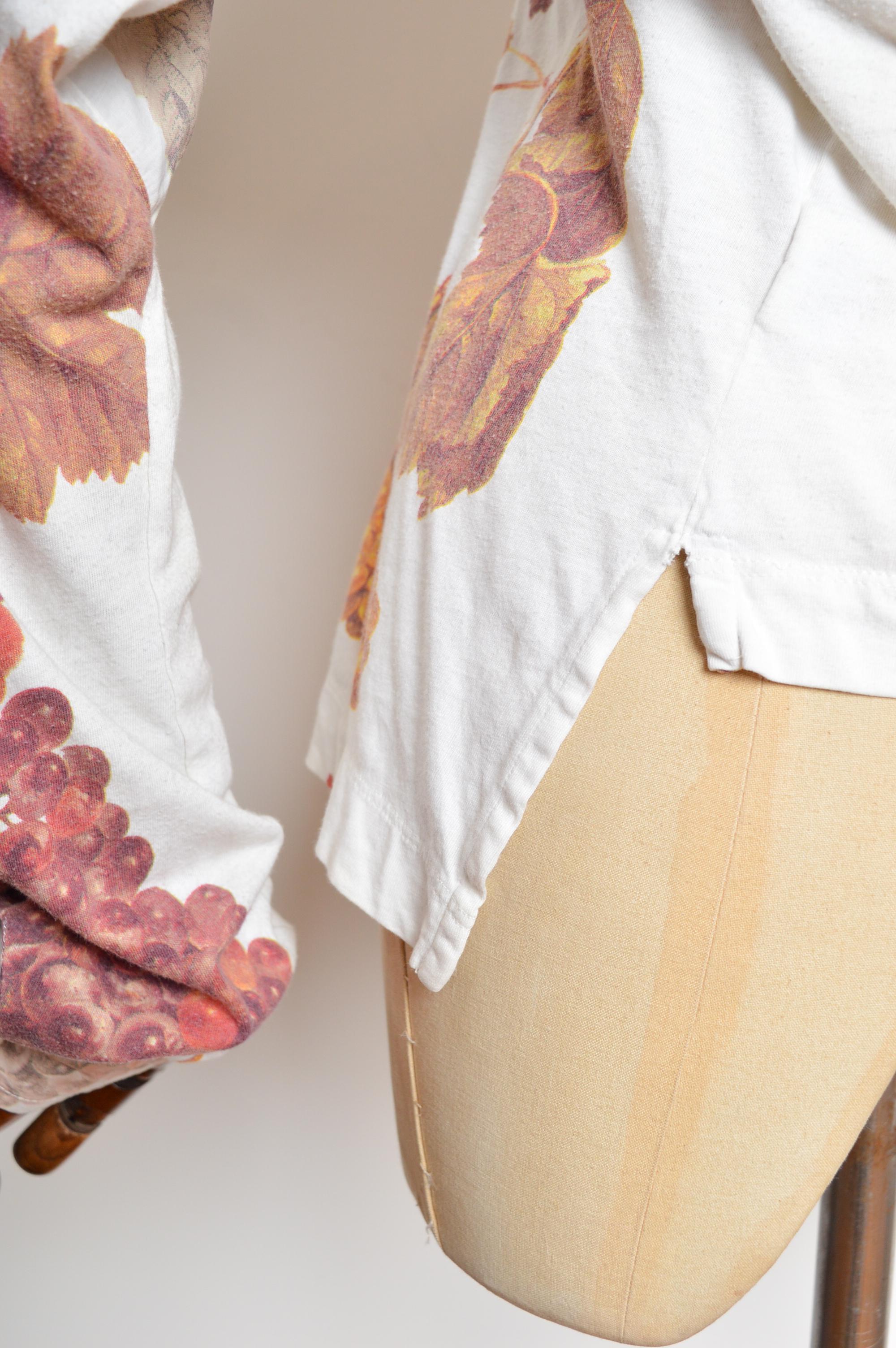 Frühjahr/Sommer 1997 Vivienne Westwood Renaissance Traubenmuster Hemd - Bluse im Angebot 6