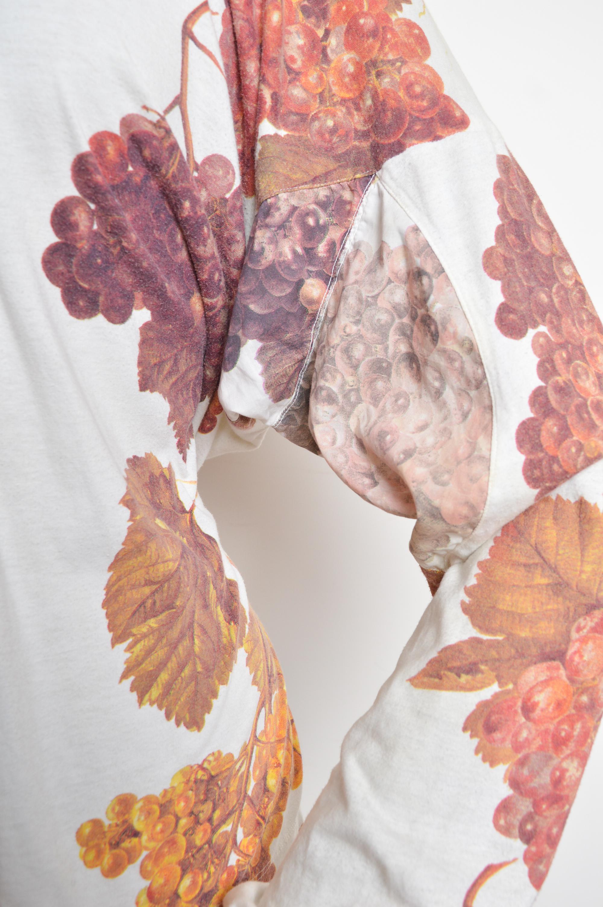 Frühjahr/Sommer 1997 Vivienne Westwood Renaissance Traubenmuster Hemd - Bluse im Angebot 2