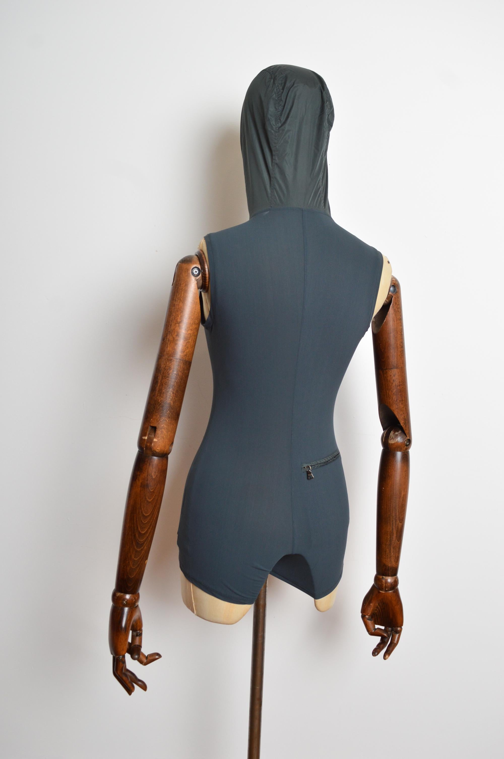 Spring / Summer 1999 PRADA Grey Technical fabric Hooded Zipper Playsuit - Romper en venta 6