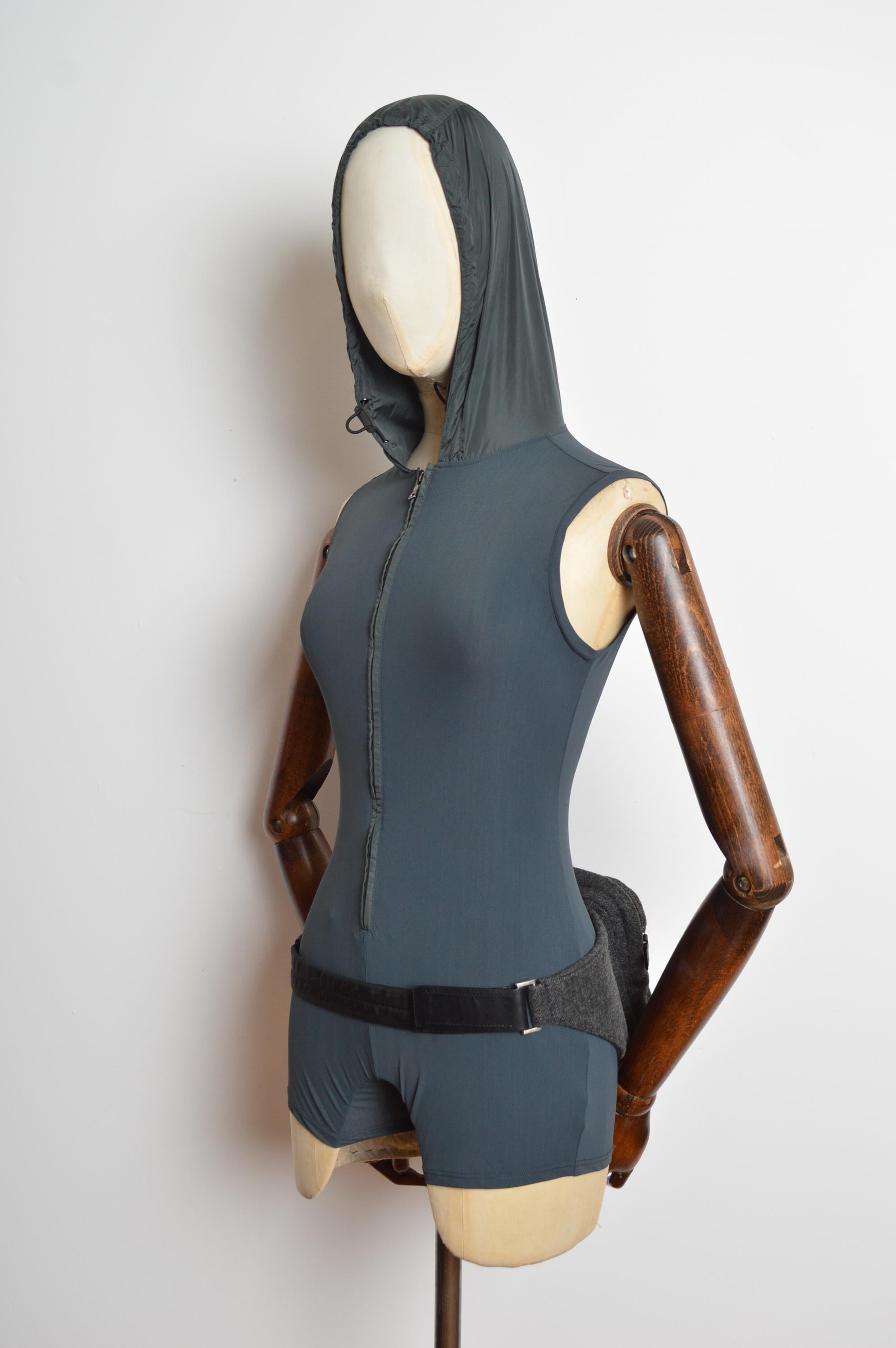 Spring / Summer 1999 PRADA Grey Technical fabric Hooded Zipper Playsuit - Romper en venta 13