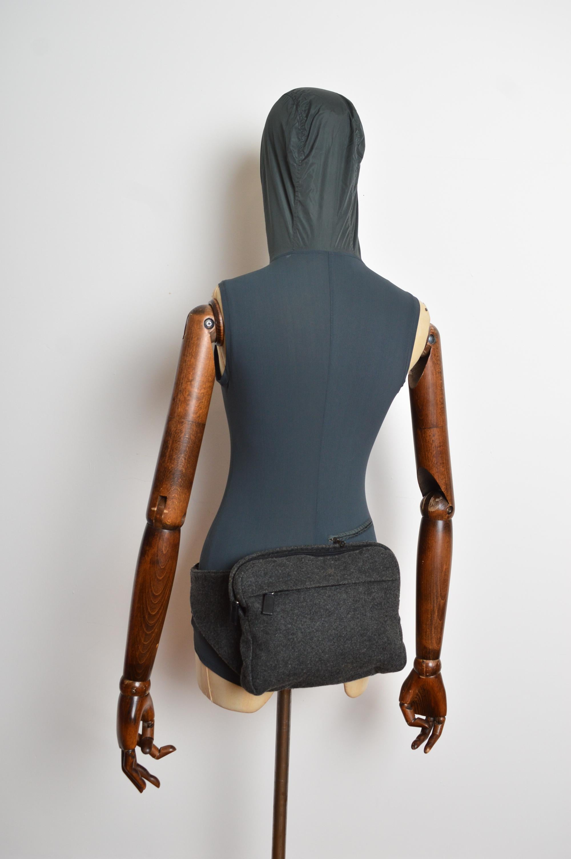 Spring / Summer 1999 PRADA Grey Technical fabric Hooded Zipper Playsuit - Romper en venta 14