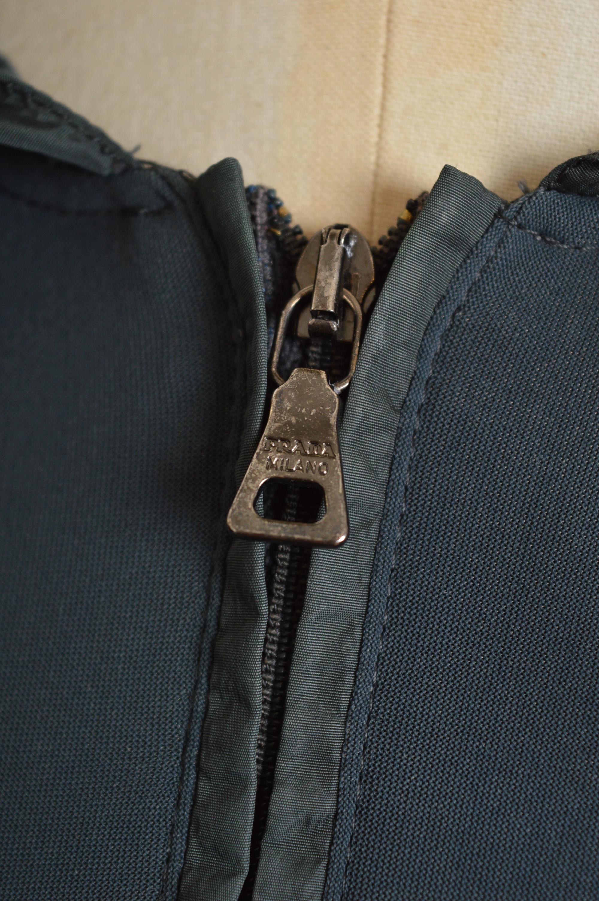 Spring / Summer 1999 PRADA Grey Technical fabric Hooded Zipper Playsuit - Romper en Bueno estado para la venta en Sheffield, GB
