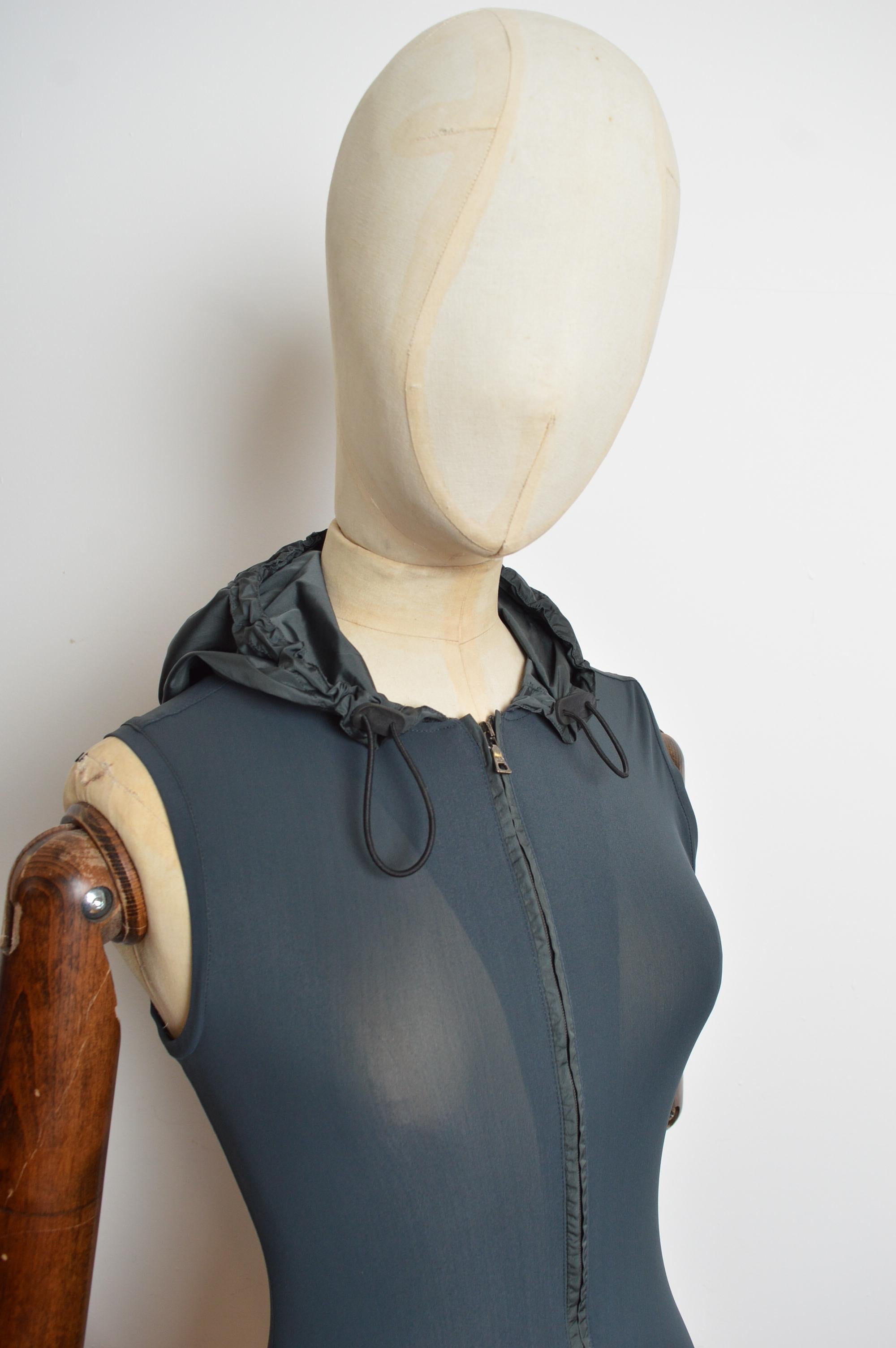 Spring / Summer 1999 PRADA Grey Technical fabric Hooded Zipper Playsuit - Romper en venta 3
