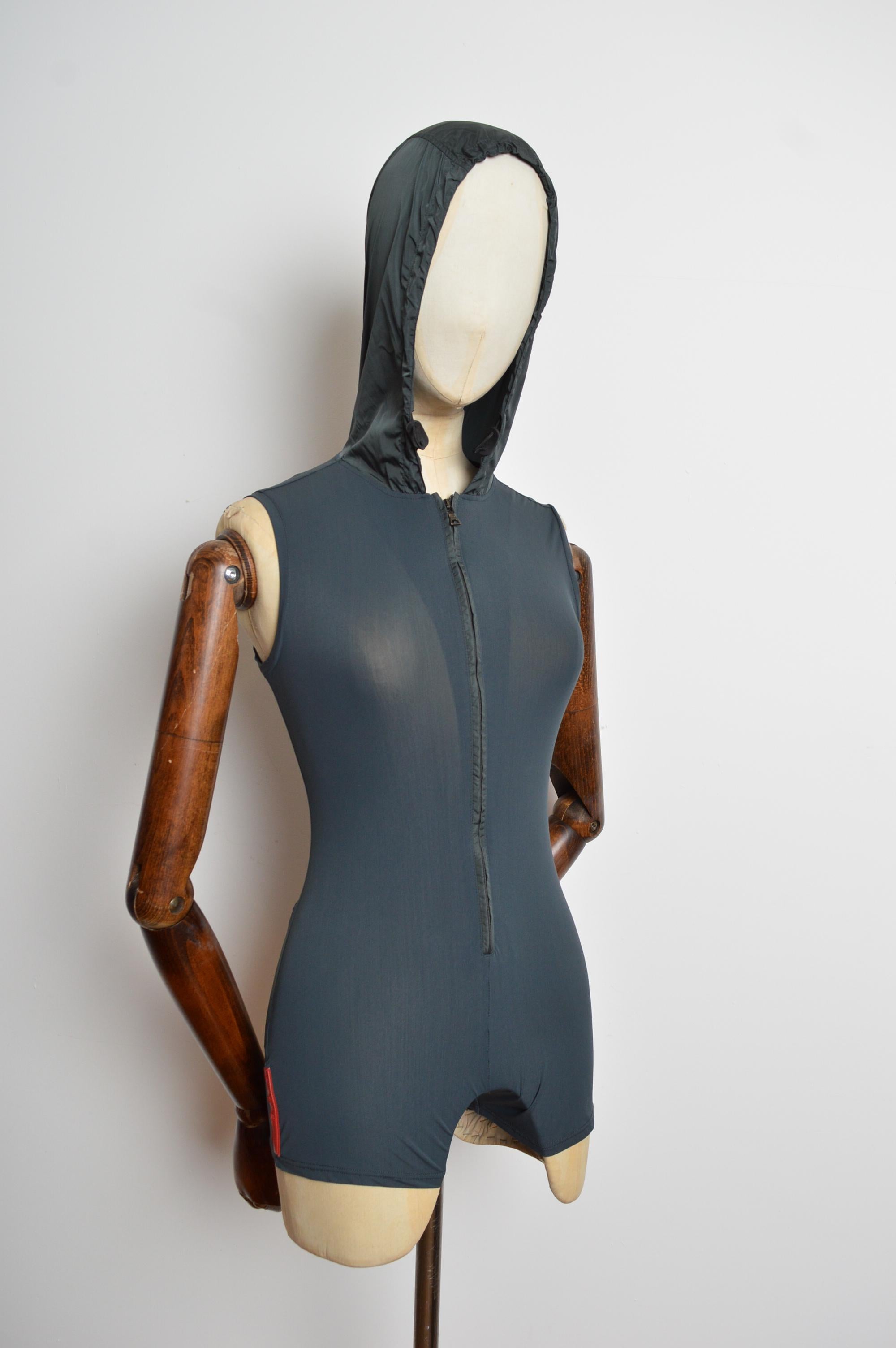 Spring / Summer 1999 PRADA Grey Technical fabric Hooded Zipper Playsuit - Romper en venta 4