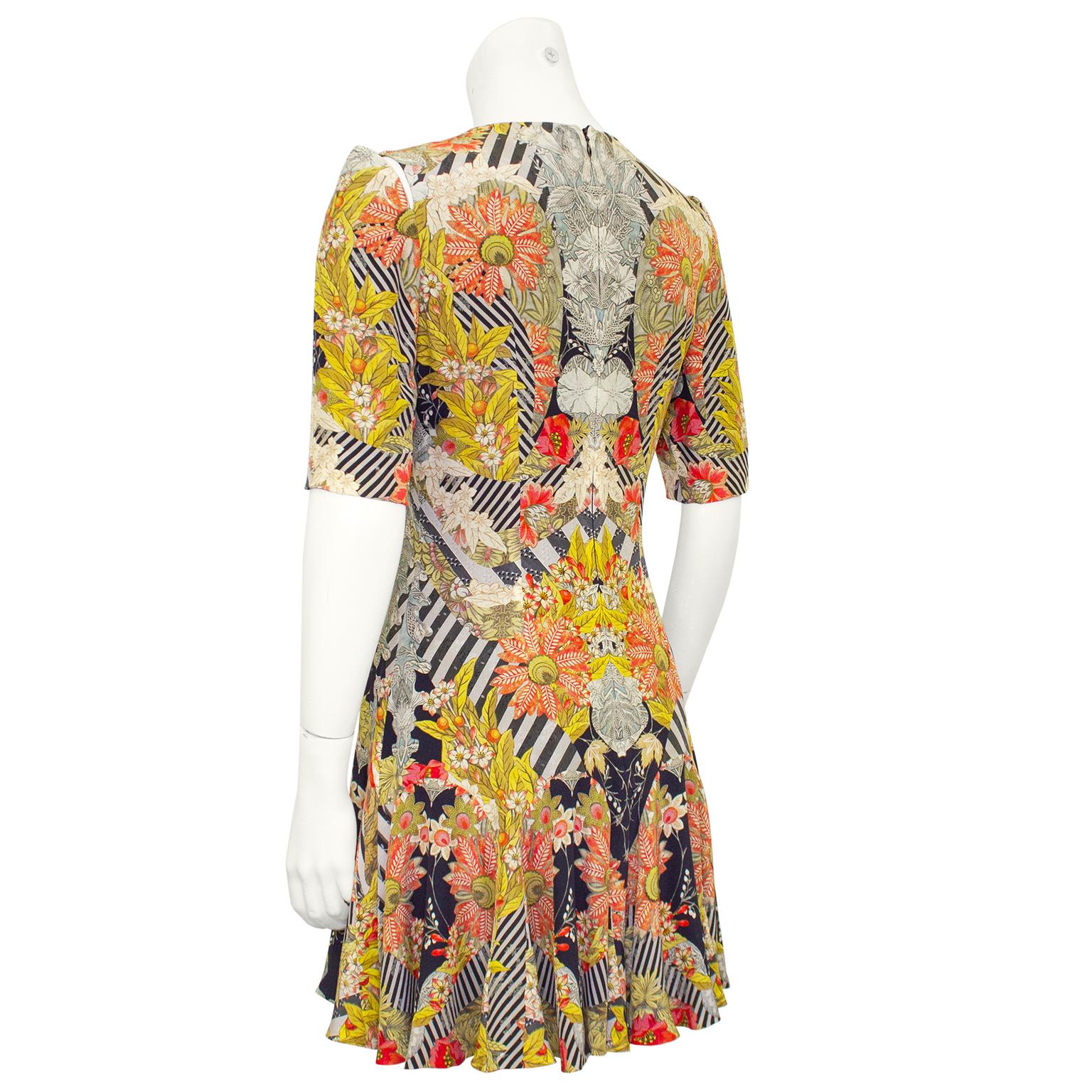 Frühjahr/Sommer 2011 Alexander McQueen Folklore-Finish-Kleid im Zustand „Gut“ im Angebot in Toronto, Ontario