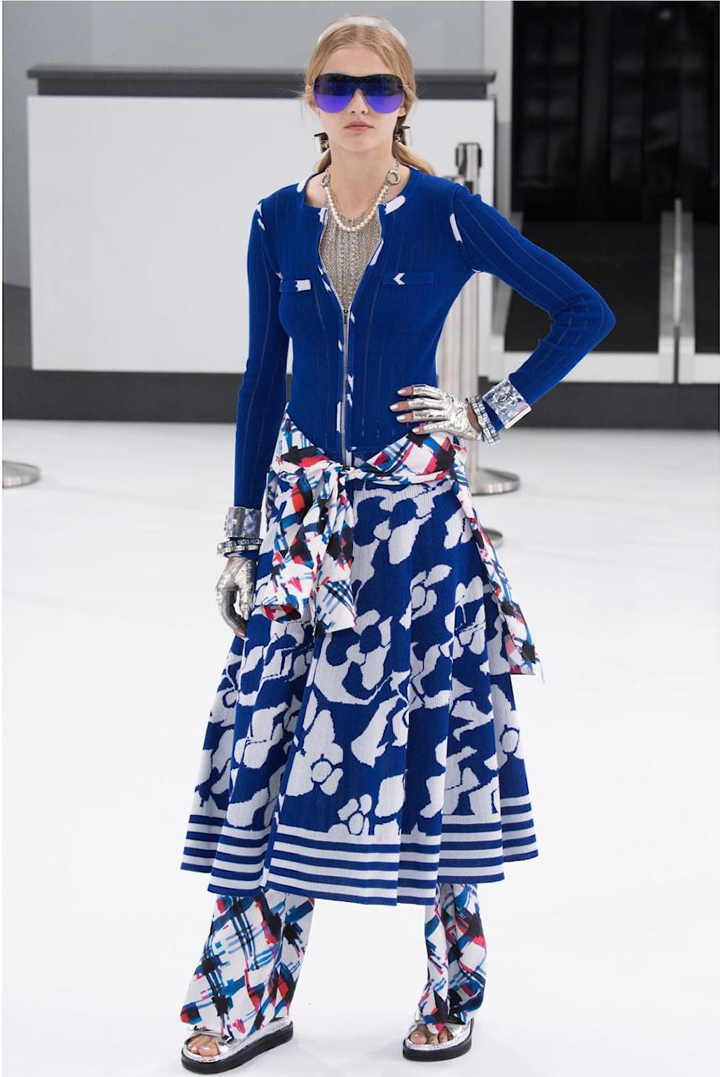 CHANEL 

Campaña publicitaria Vestido Chanel de la Colección ''Aeropuerto'' Primavera/Verano 2016.
icónico, como el que lucen Jessica Biel y Charlotte Groeneveld.

Contenido: 82% algodón, 18% nailon

Talla EU 38 - US 2
Fabricado en Italia


De