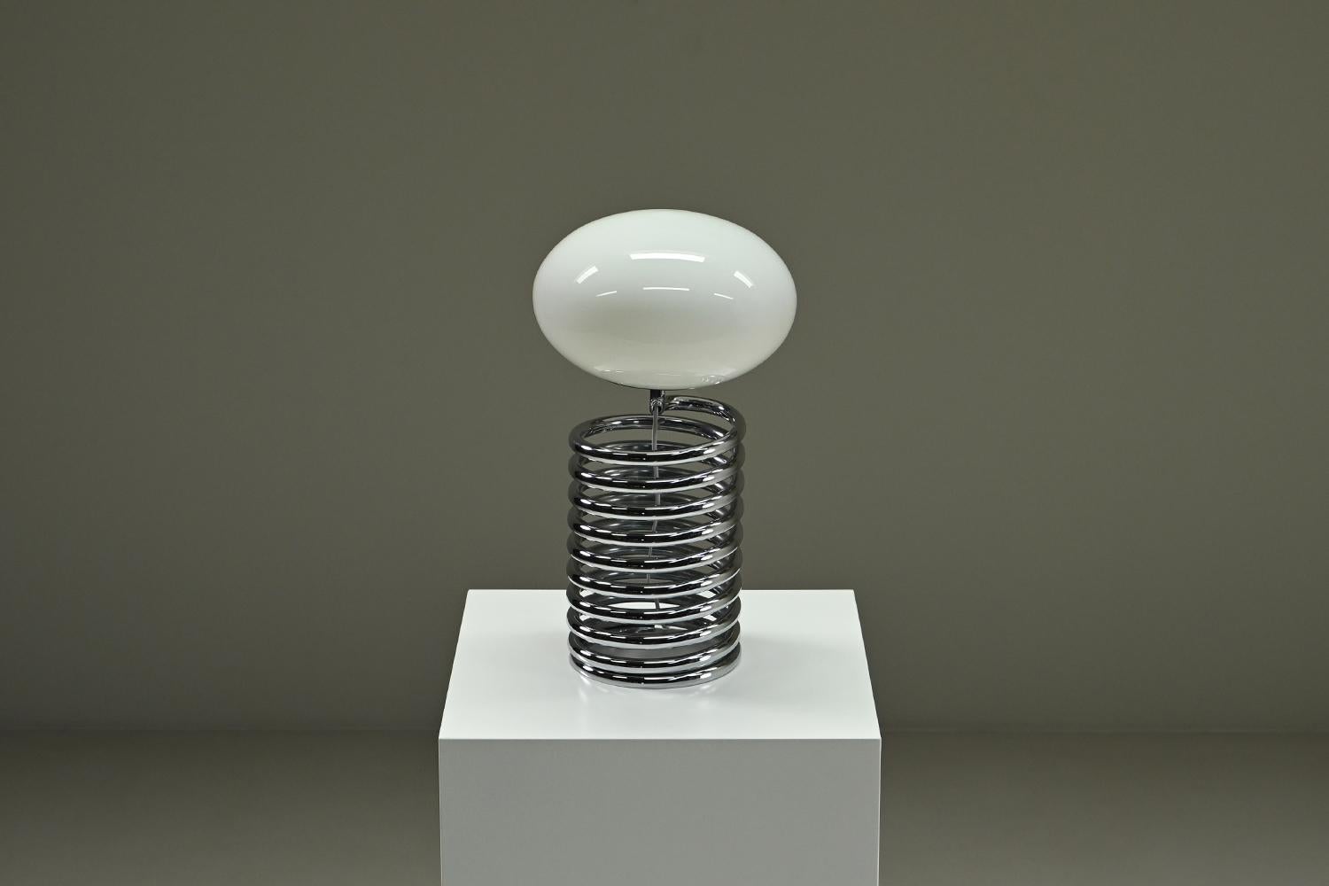 Ère spatiale Lampe de table Spring d'Ingo Maurer pour Design M, années 1960, Allemagne. en vente