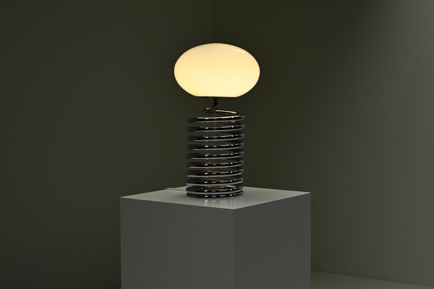 Lampe de table Spring d'Ingo Maurer pour Design M, années 1960, Allemagne. Bon état - En vente à Landgraaf, NL