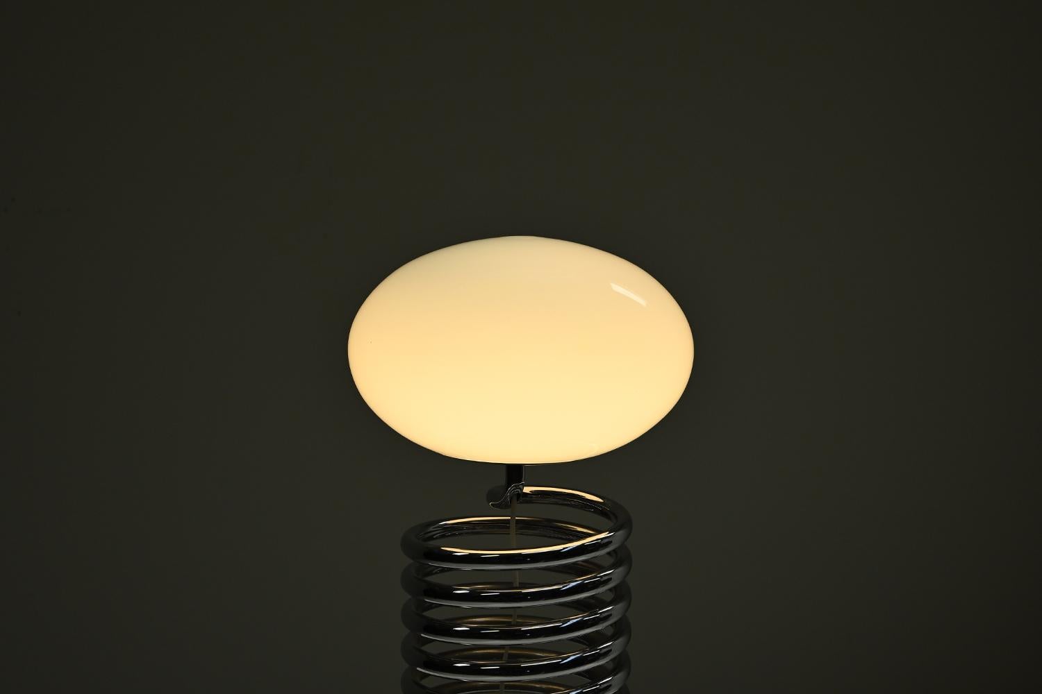 Milieu du XXe siècle Lampe de table Spring d'Ingo Maurer pour Design M, années 1960, Allemagne. en vente