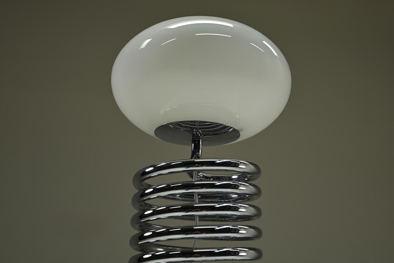 Lampe de table Spring d'Ingo Maurer pour Design M, années 1960, Allemagne. en vente 1