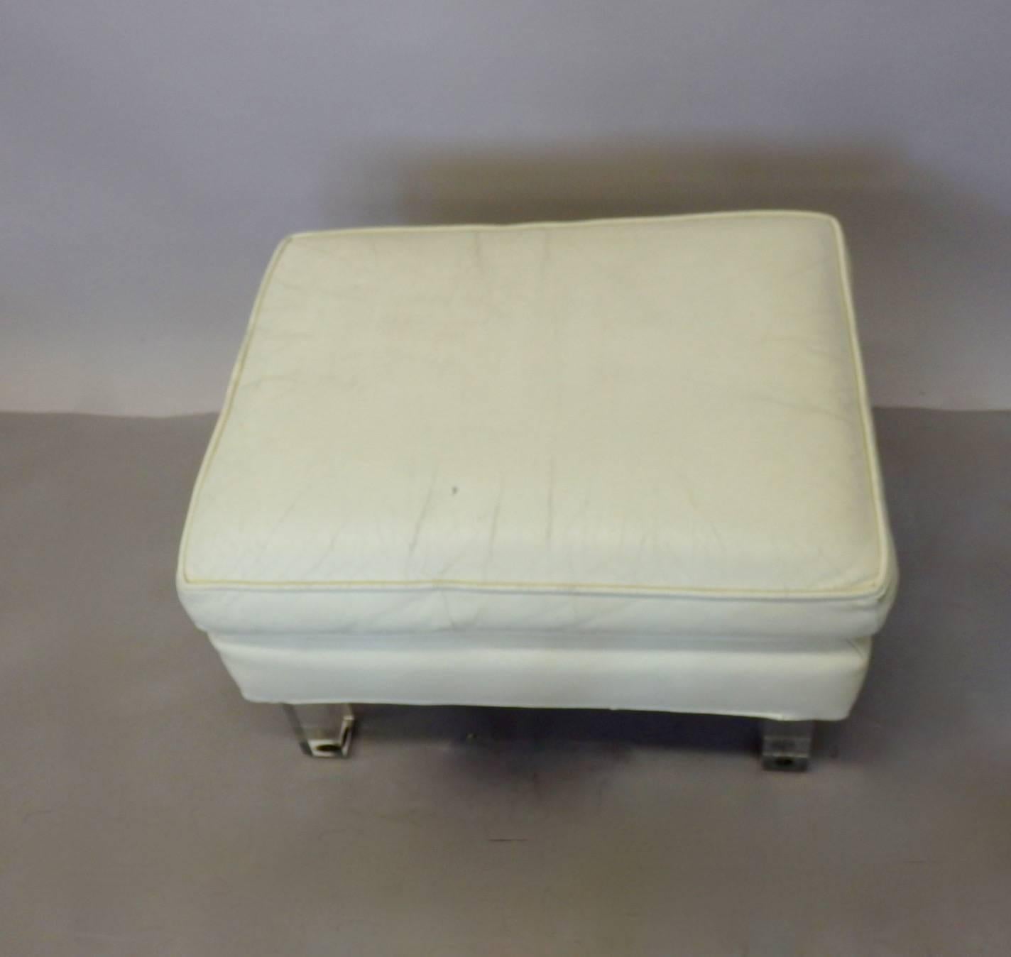 Springer Era 1970s White Leather Ottoman on Lucite Legs In Good Condition For Sale In Ferndale, MI