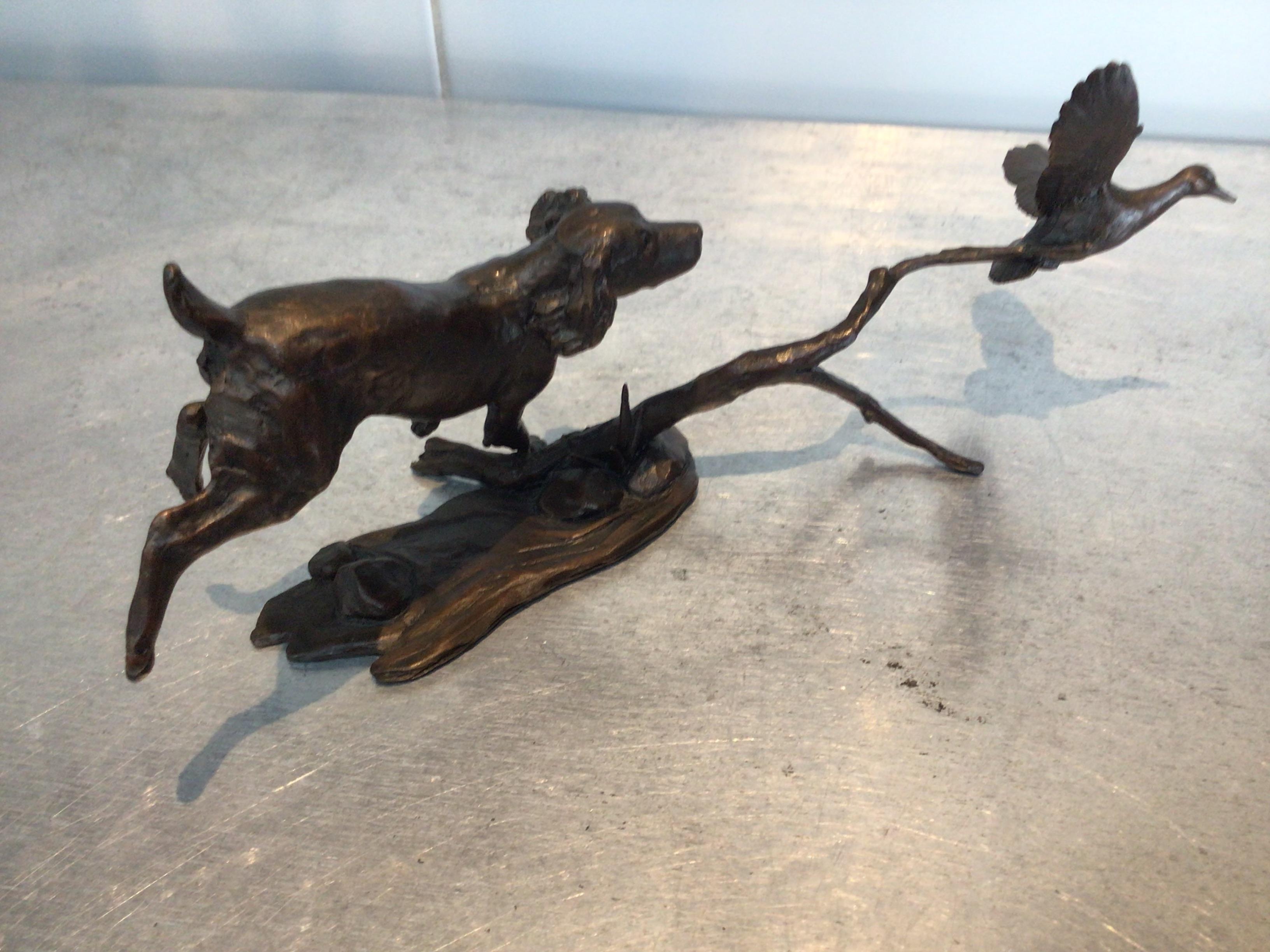 Inglese Springer Spaniel e anatra Michael Simpson Scultura in bronzo firmata in edizione limitata in vendita