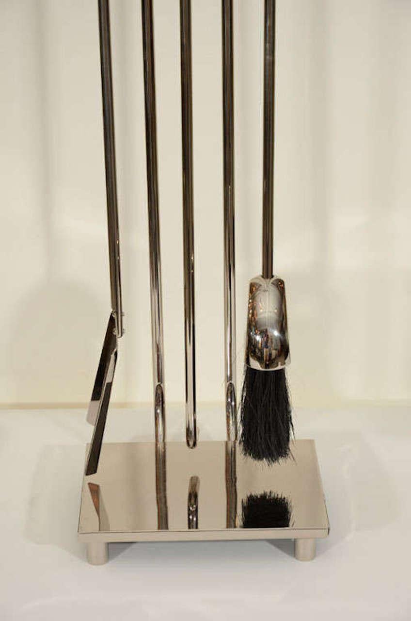 Attrezzi per caminetto con manico ovale in stile Springer in nichel lucido In condizioni ottime in vendita a New York, NY